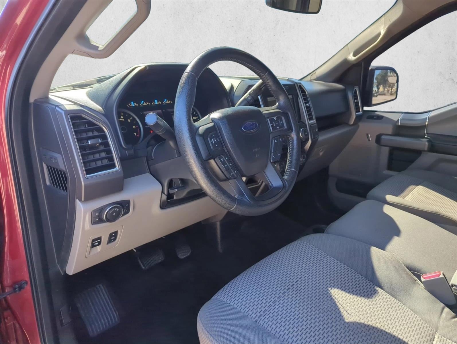 2015 Ford F-150 2WD SuperCrew 5-1/2 Ft Box XLT