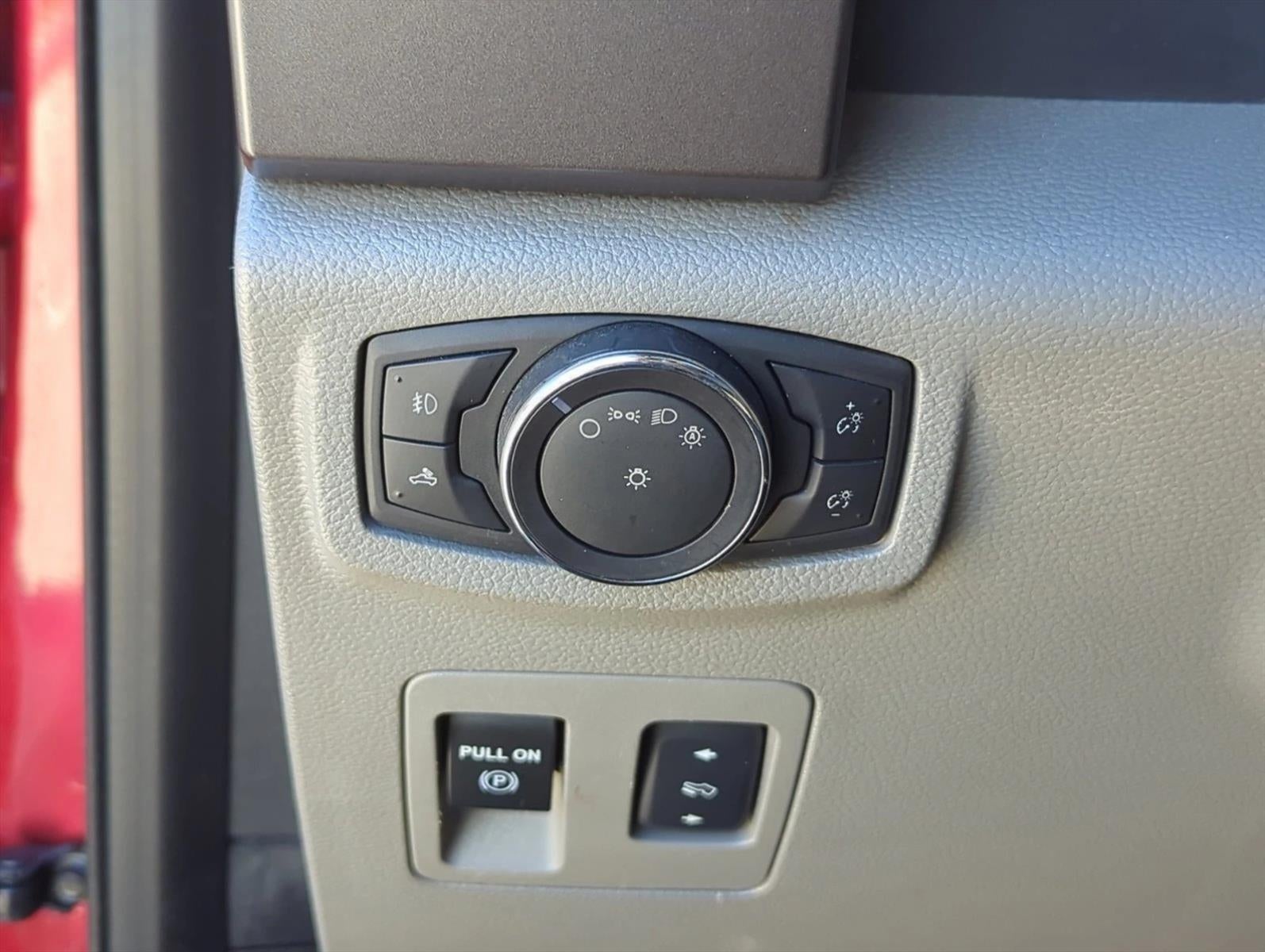 2015 Ford F-150 2WD SuperCrew 5-1/2 Ft Box XLT