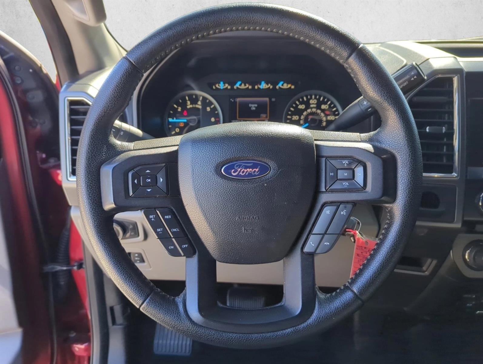 2015 Ford F-150 2WD SuperCrew 5-1/2 Ft Box XLT