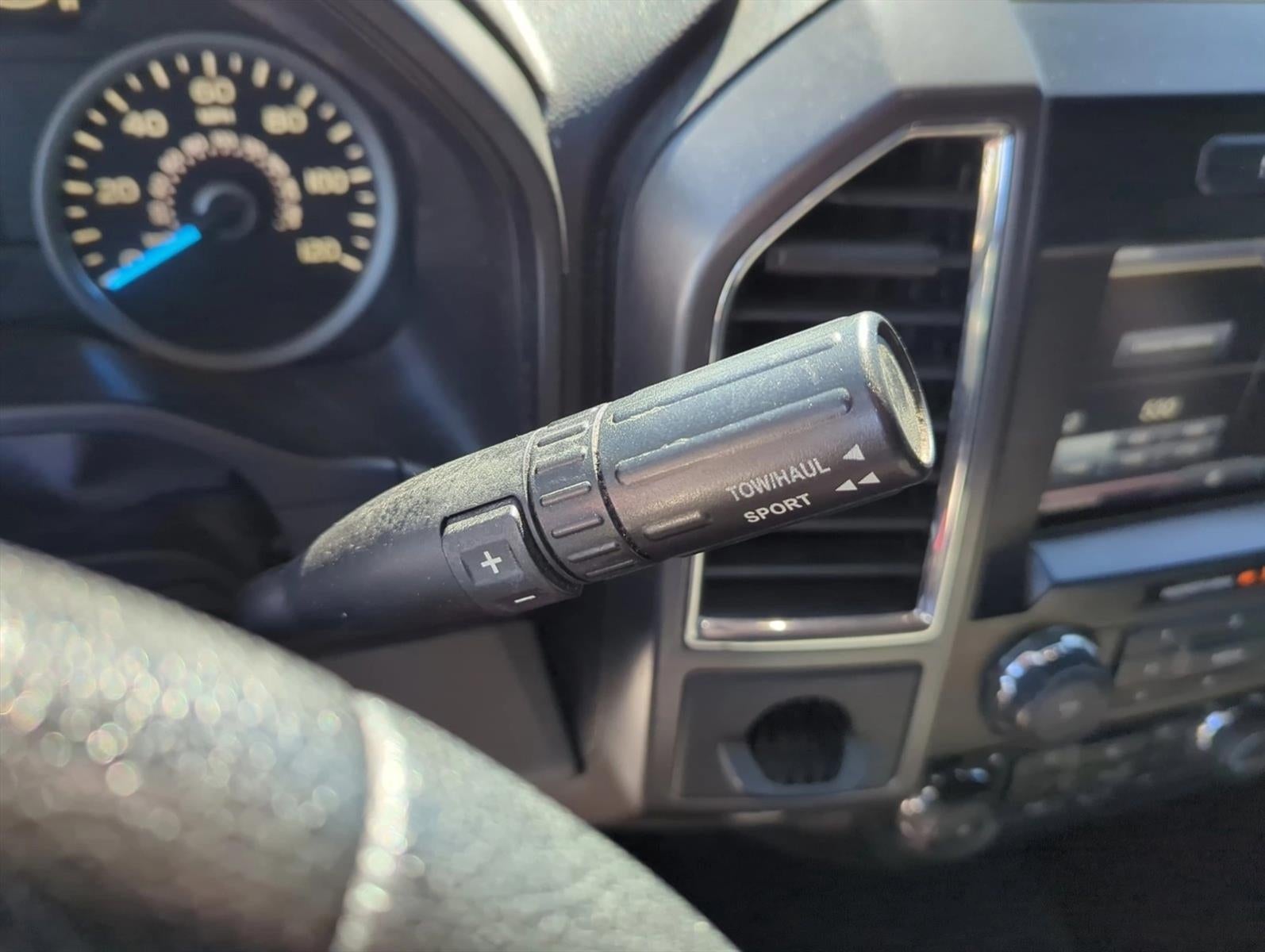 2015 Ford F-150 2WD SuperCrew 5-1/2 Ft Box XLT