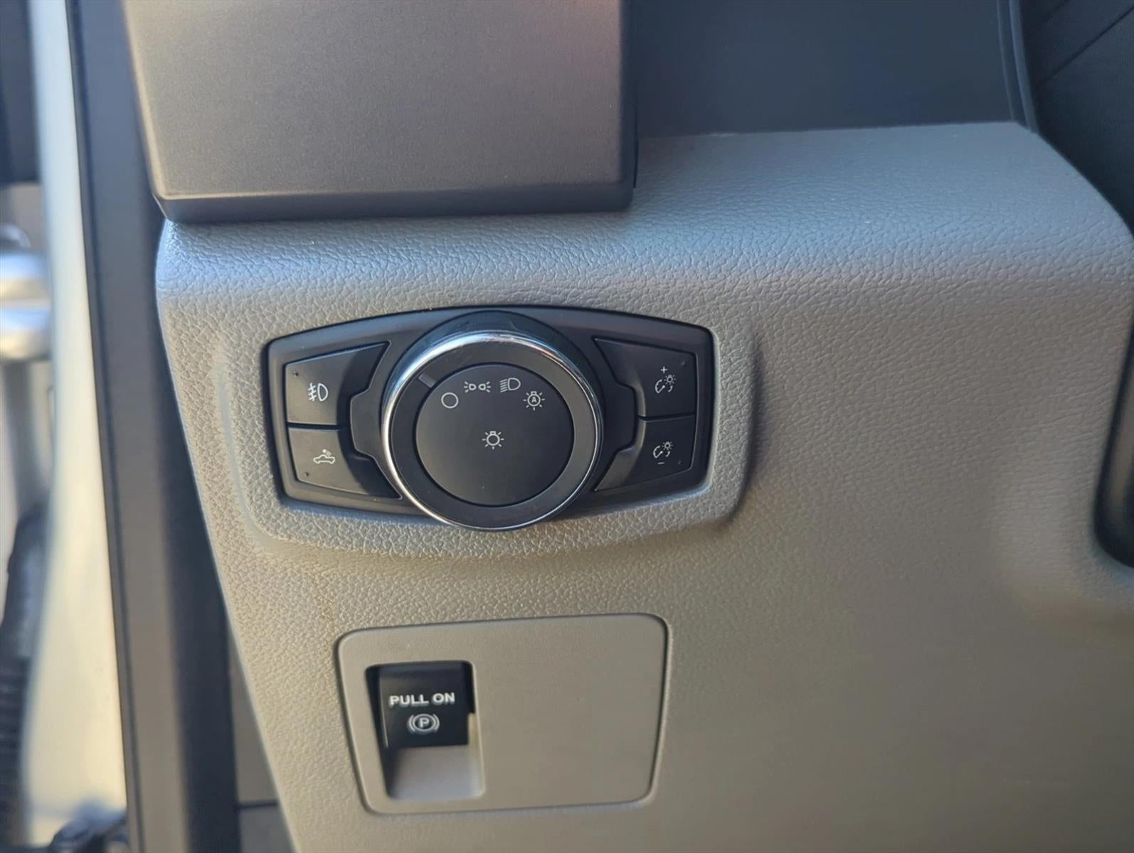 2016 Ford F-150 4WD SuperCrew 5-1/2 Ft Box XLT