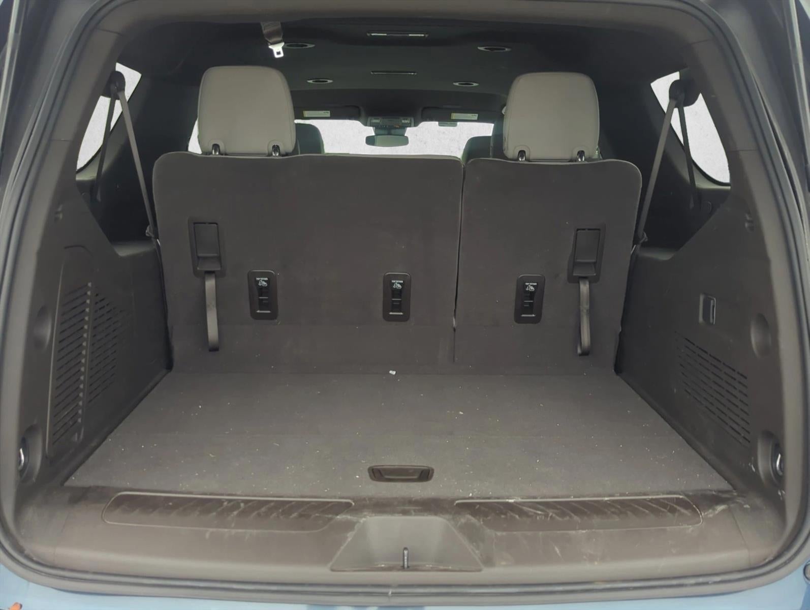 2025 Chevrolet Suburban 4WD LS