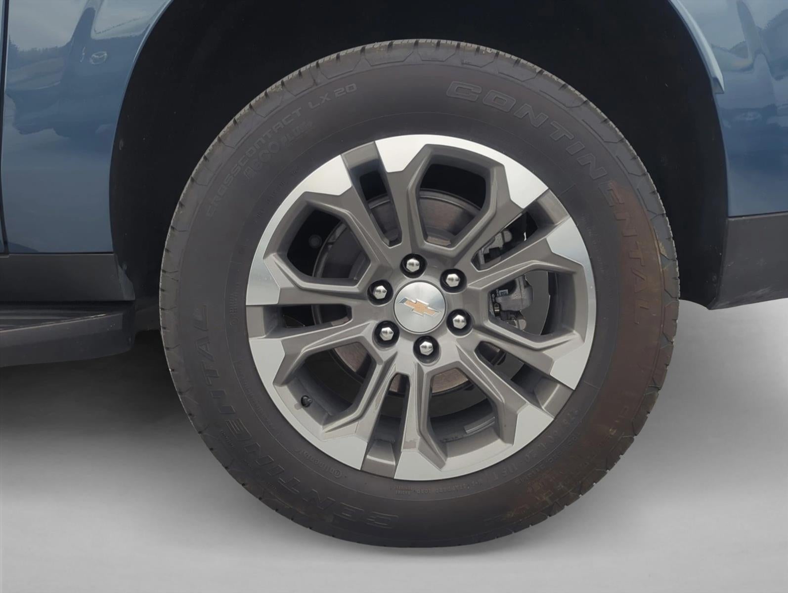 2025 Chevrolet Suburban 4WD LS