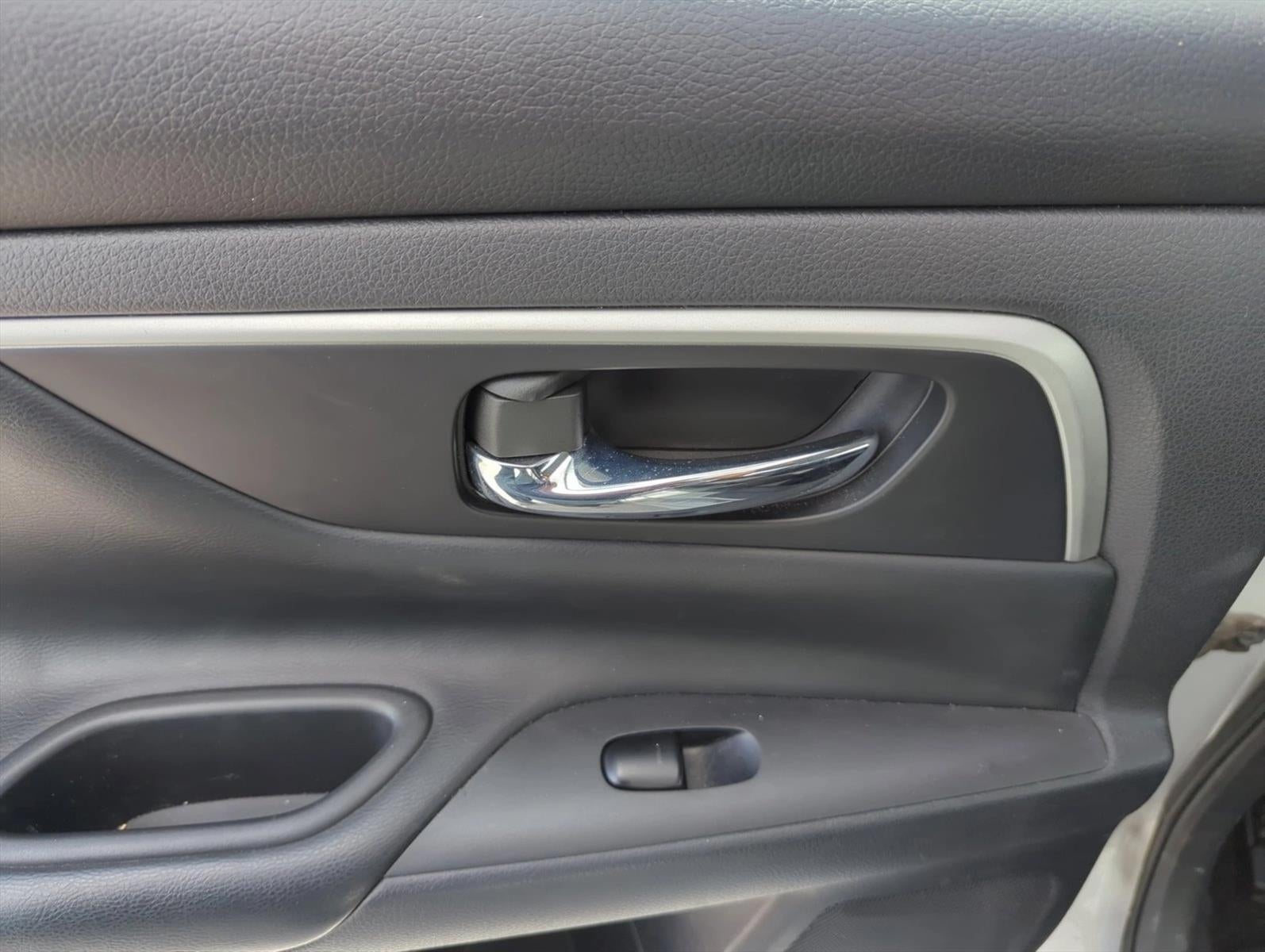 2017 Nissan Altima 2.5 SR Sedan