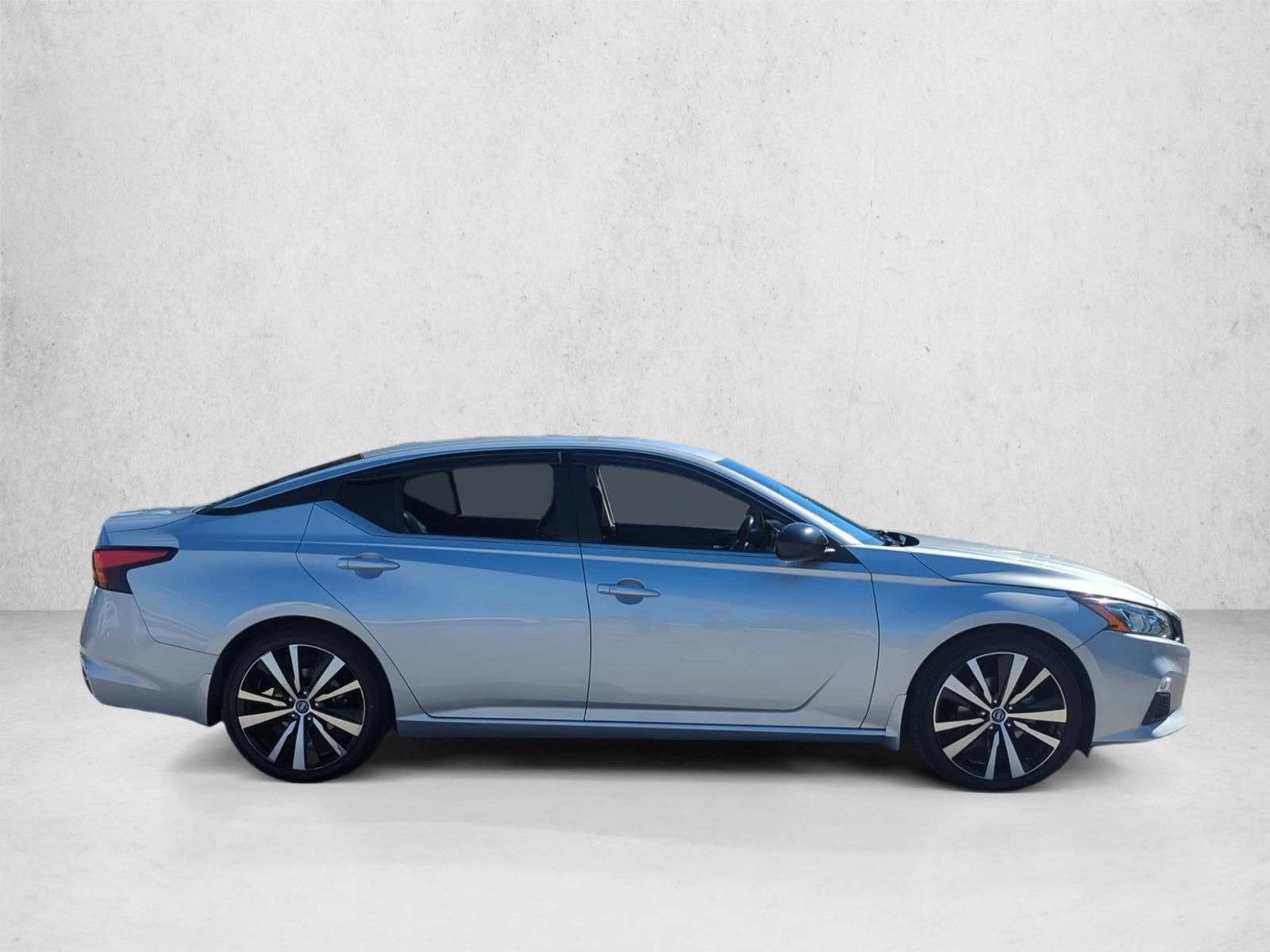 2022 Nissan Altima 2.5 SR Sedan