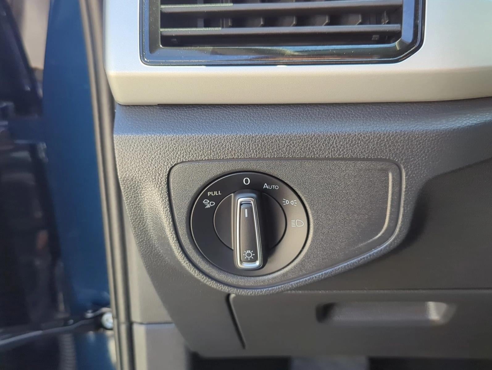 2022 Volkswagen Atlas 2.0T SE w/Technology FWD