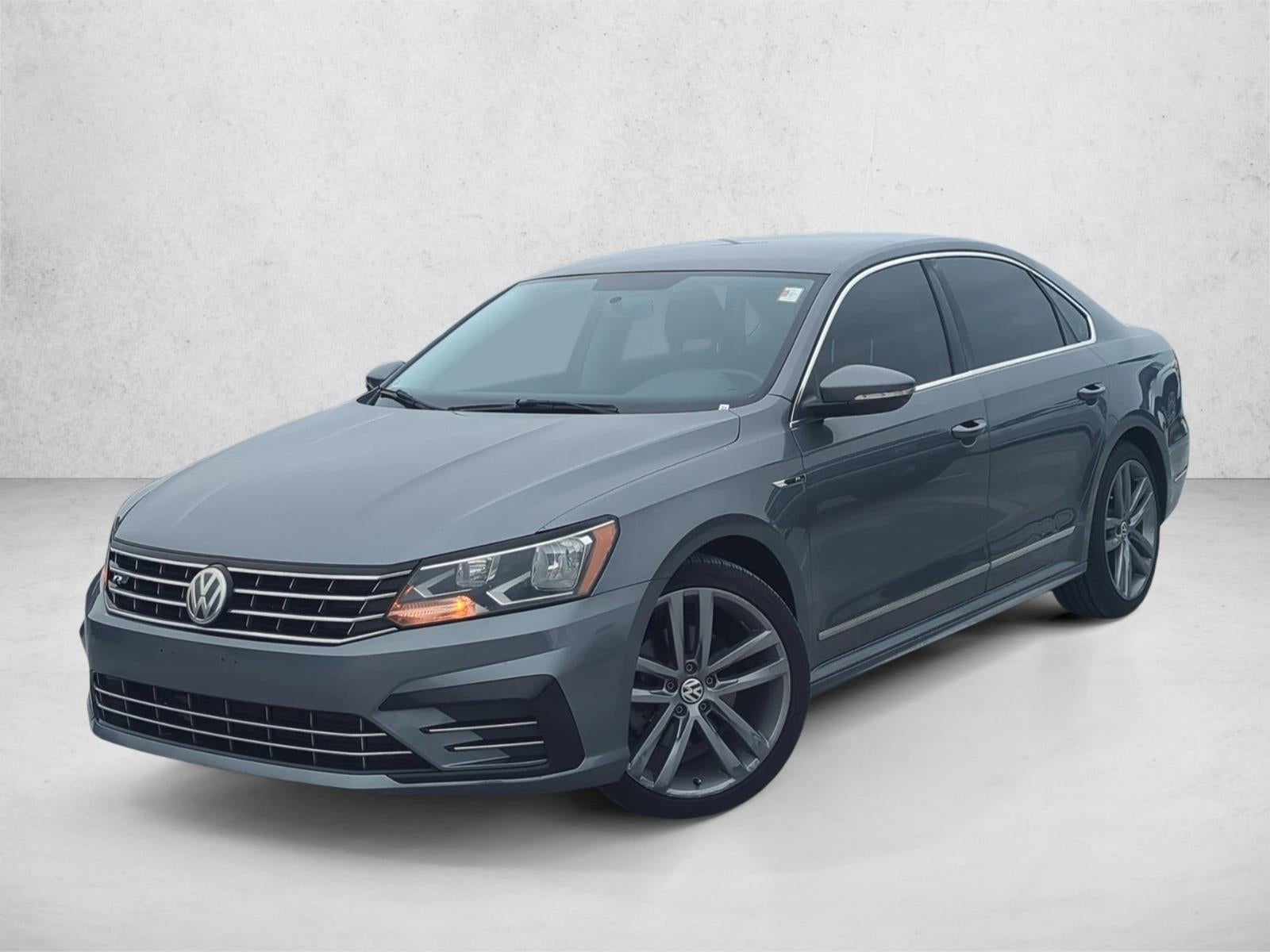 2017 Volkswagen Passat R-Line w/Comfort Pkg Auto