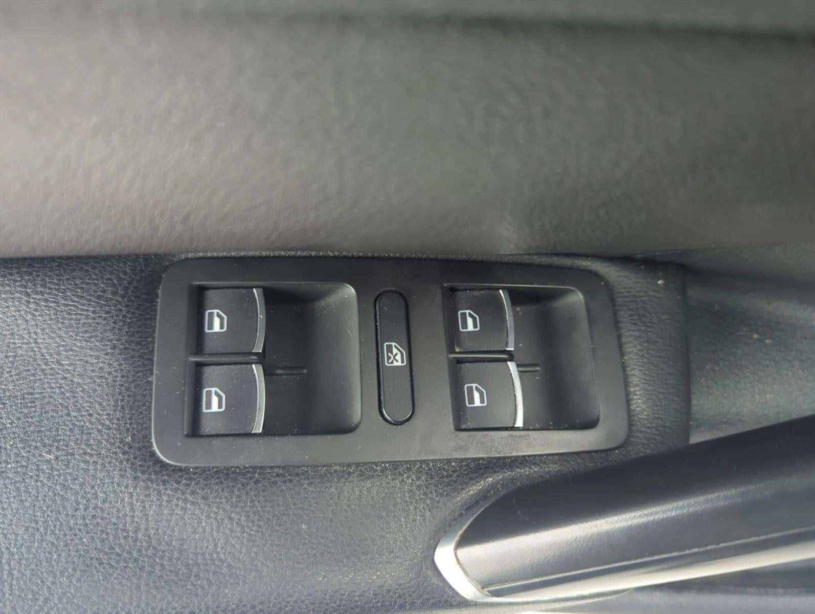 2017 Volkswagen Passat R-Line w/Comfort Pkg Auto