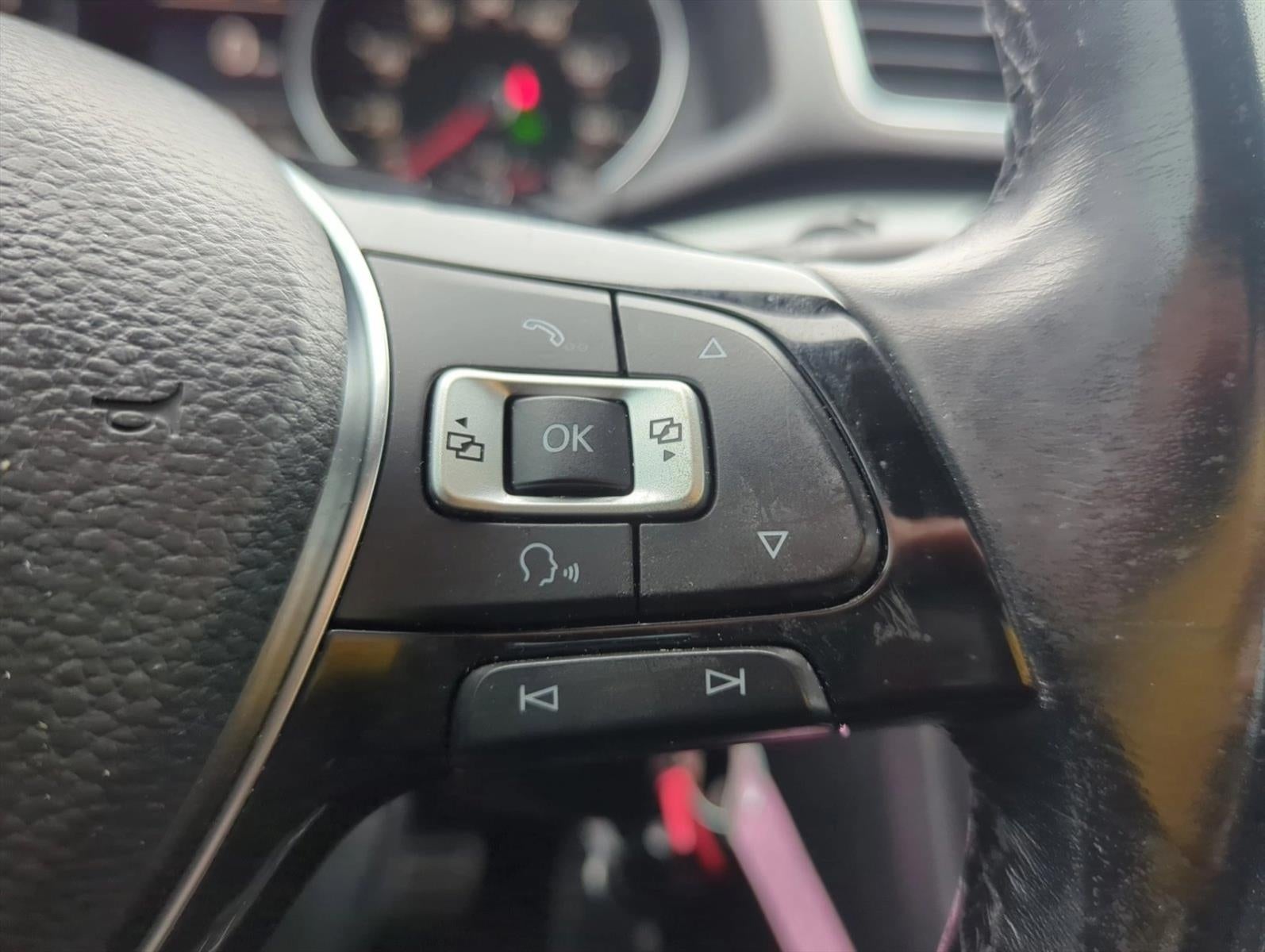 2017 Volkswagen Passat R-Line w/Comfort Pkg Auto