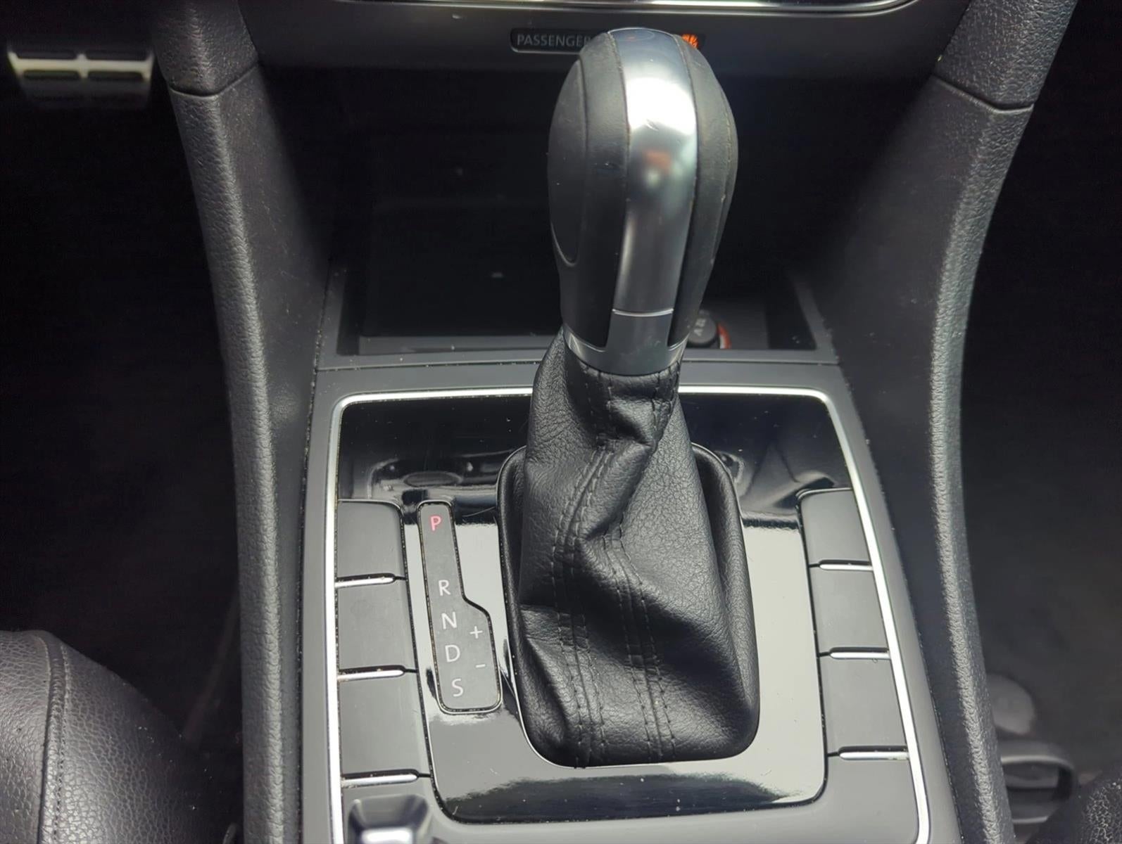 2017 Volkswagen Passat R-Line w/Comfort Pkg Auto