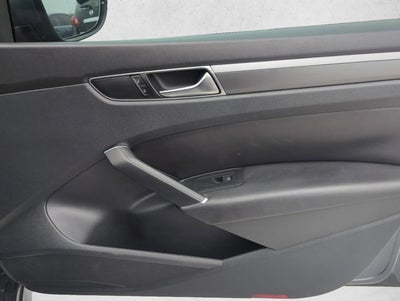 2017 Volkswagen Passat R-Line w/Comfort Pkg Auto