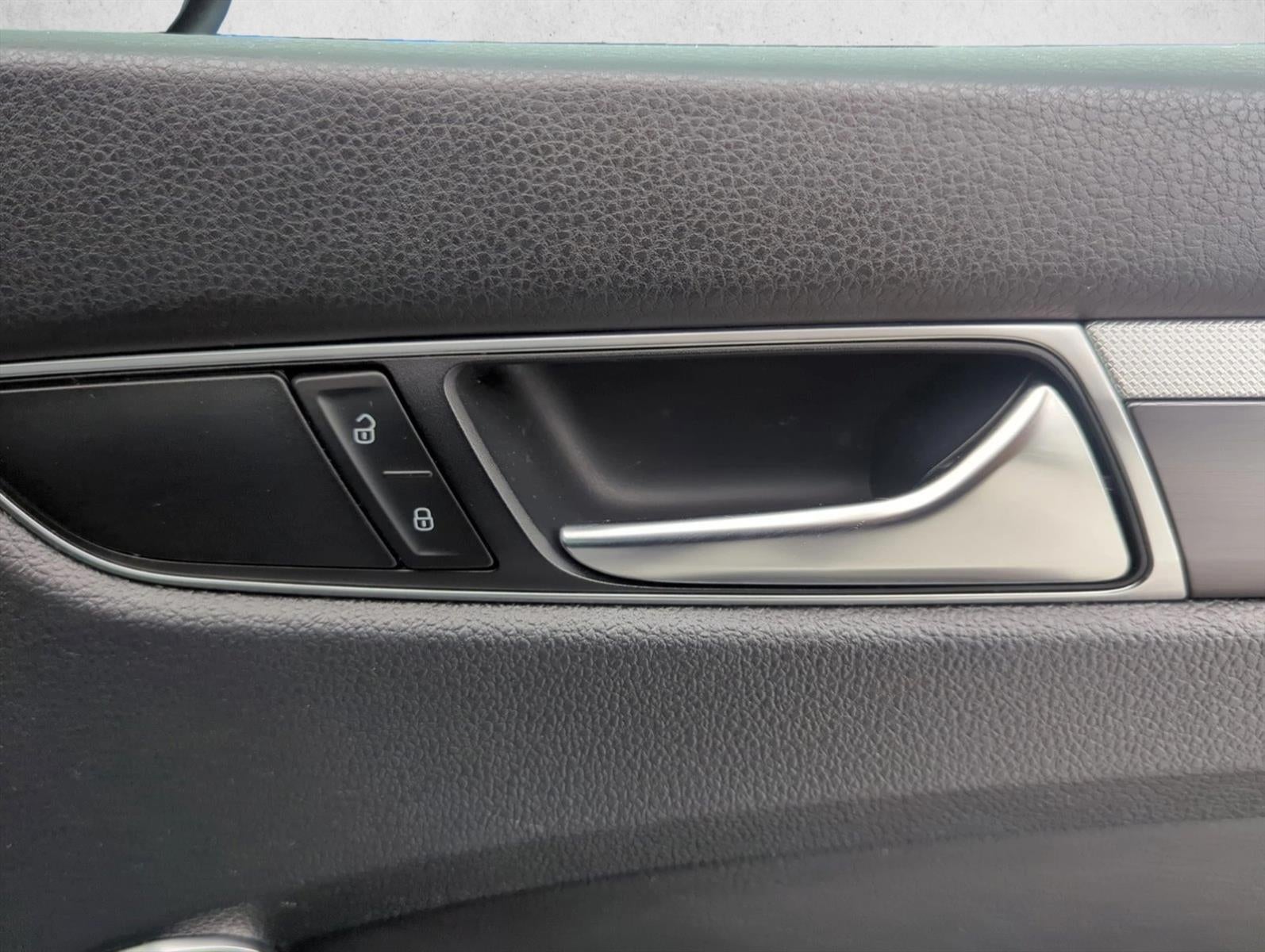 2017 Volkswagen Passat R-Line w/Comfort Pkg Auto