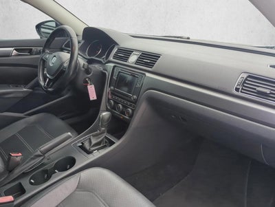 2017 Volkswagen Passat R-Line w/Comfort Pkg Auto