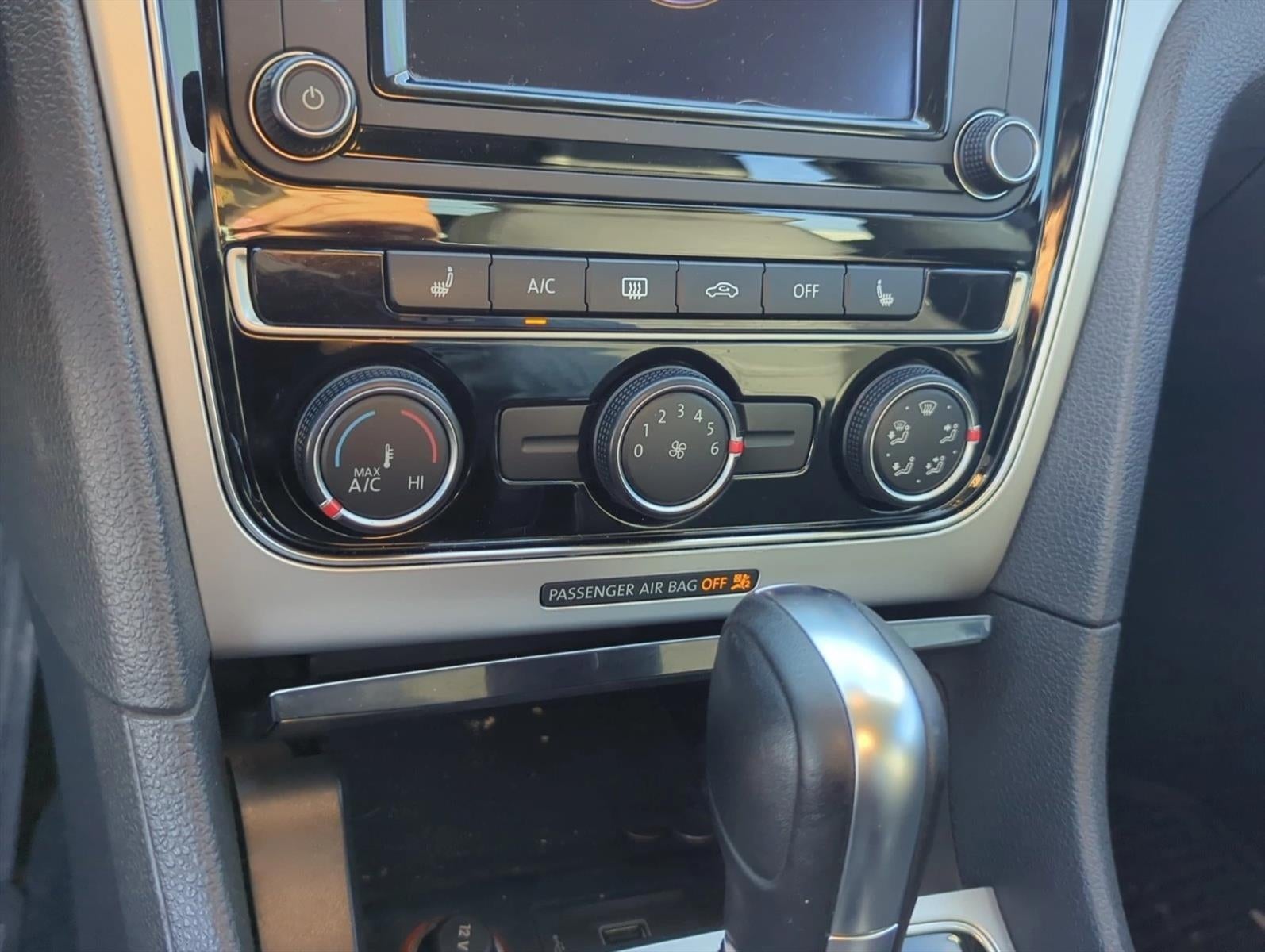2019 Volkswagen Passat 2.0T Wolfsburg Edition Auto