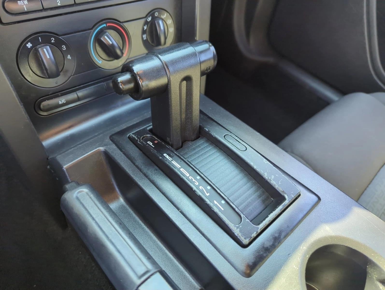 2007 Ford Mustang 2dr Conv Deluxe