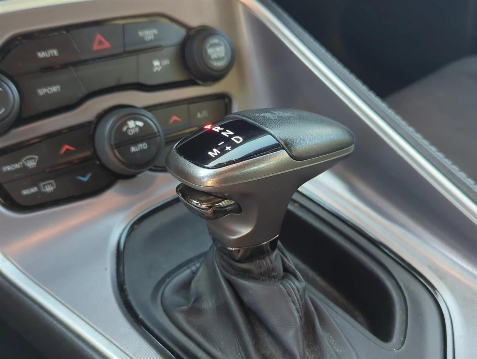 2019 Dodge Challenger SXT RWD