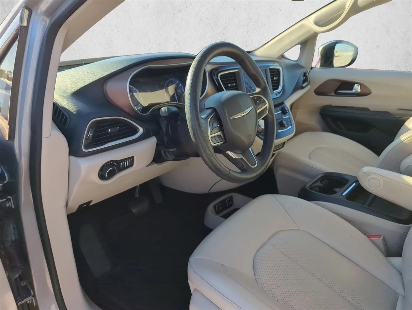 2021 Chrysler Voyager LXI FWD