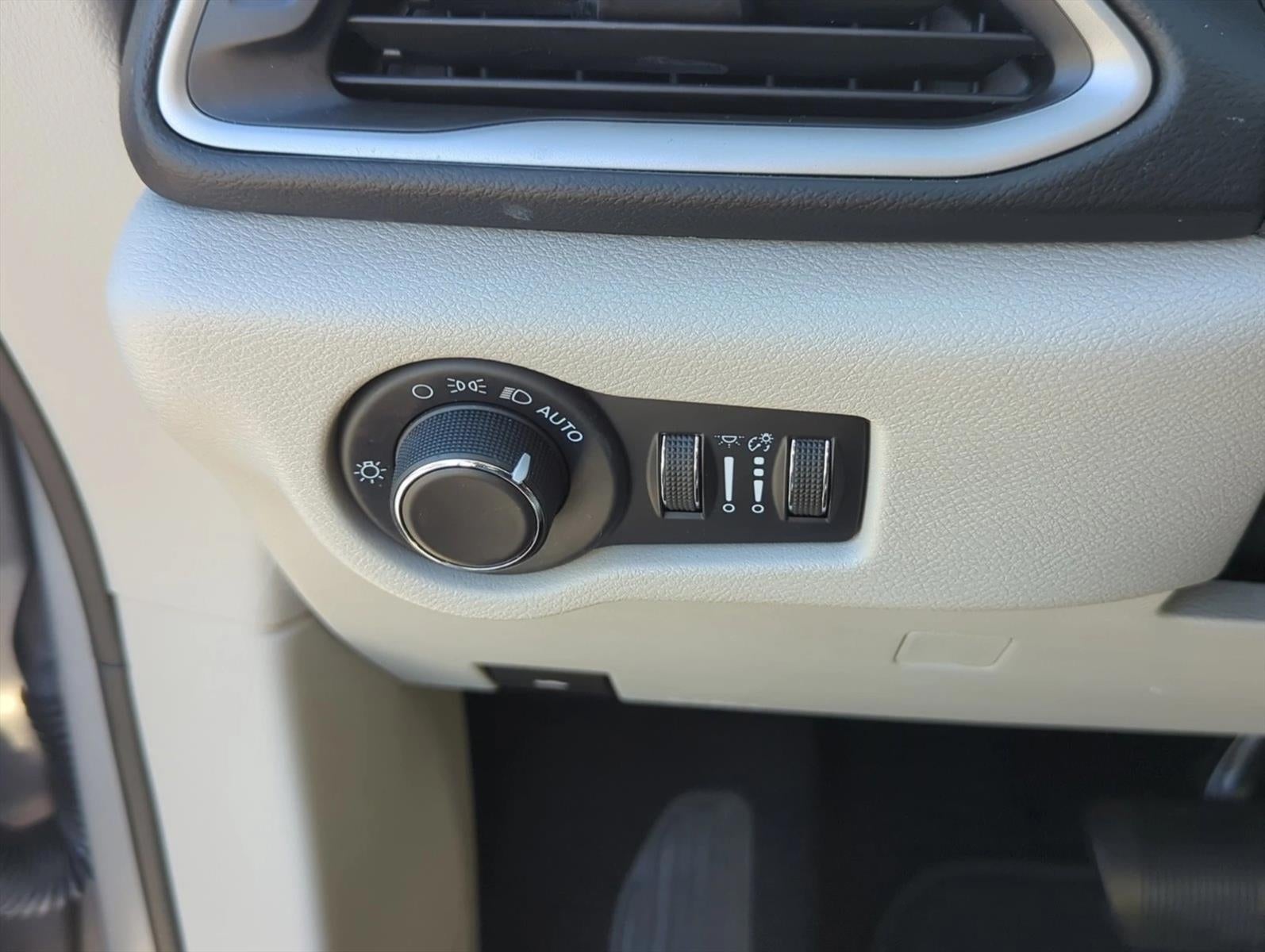 2021 Chrysler Voyager LXI FWD