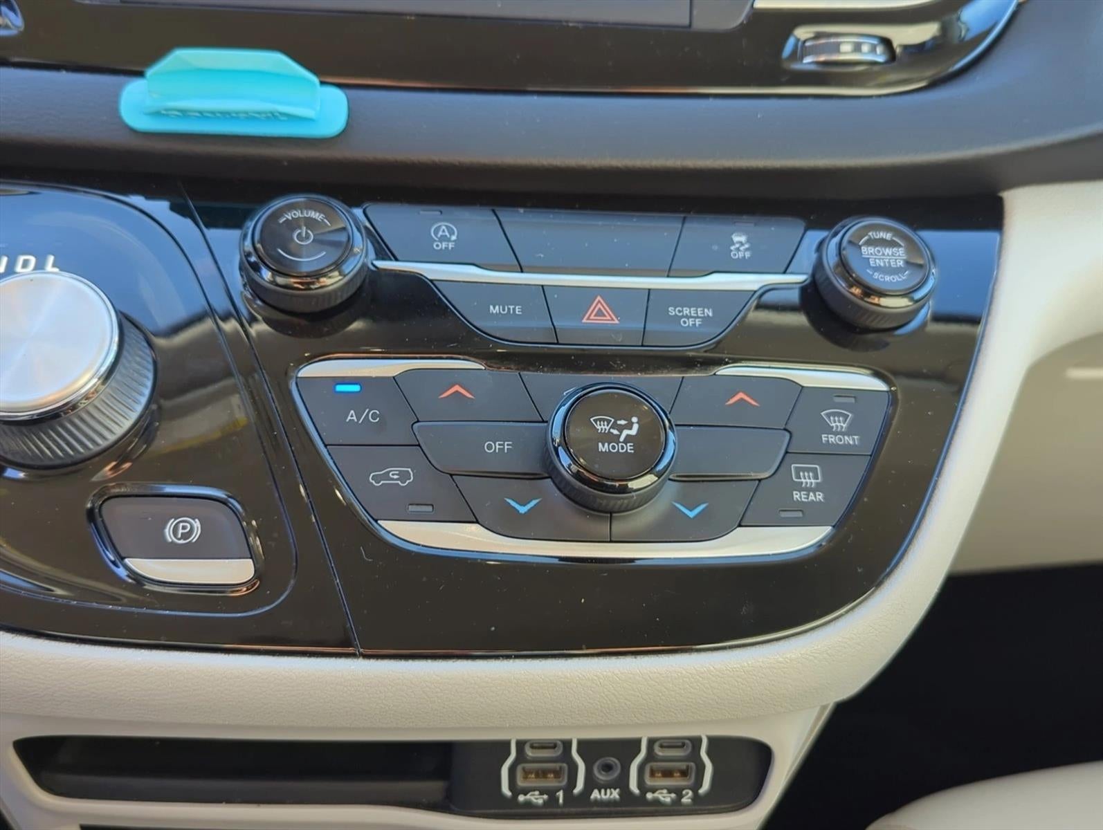 2021 Chrysler Voyager LXI FWD