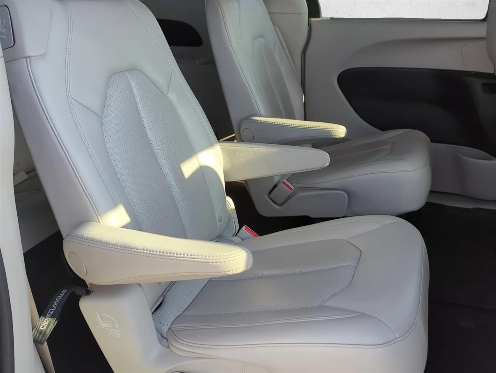 2021 Chrysler Voyager LXI FWD