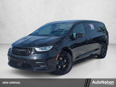 2022 Chrysler Pacifica Hybrid Touring L FWD