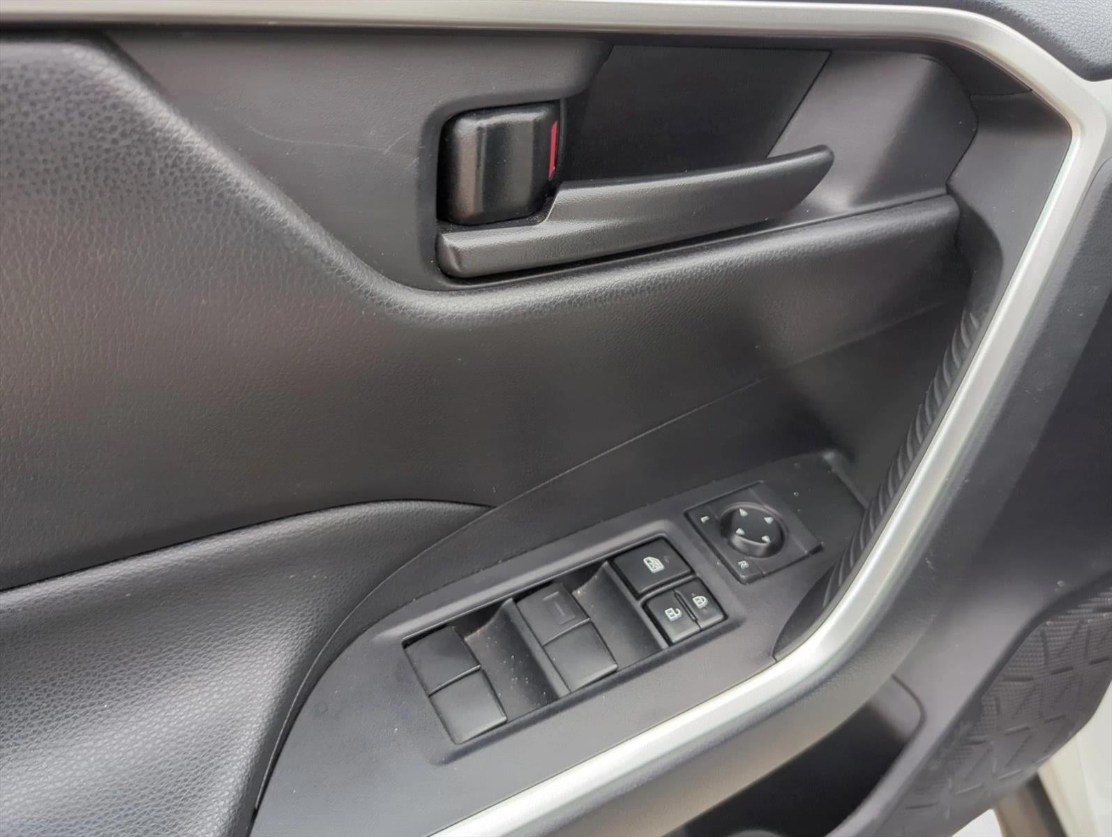 2021 Toyota RAV4 LE FWD (GS)