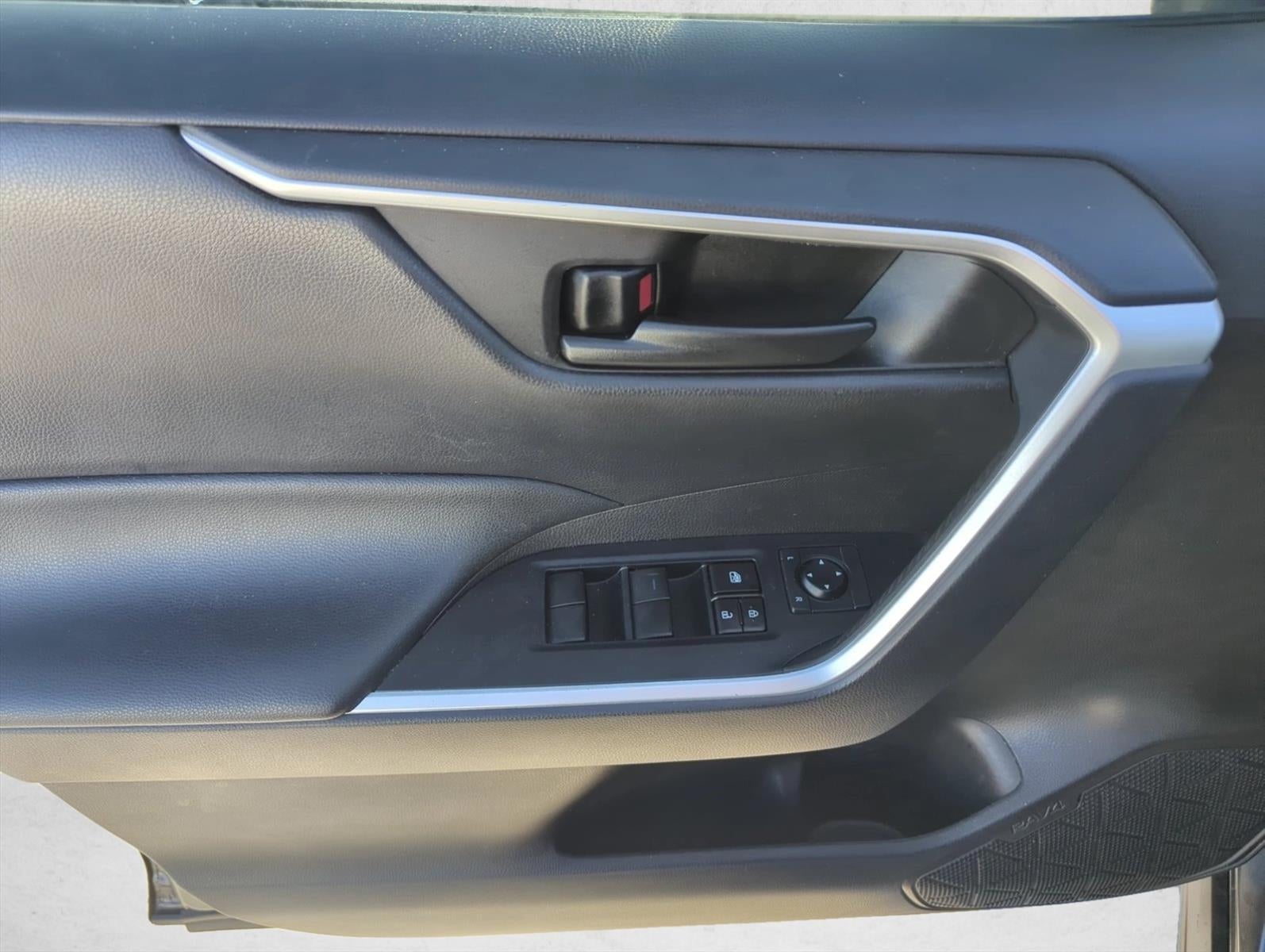 2021 Toyota RAV4 LE FWD (GS)