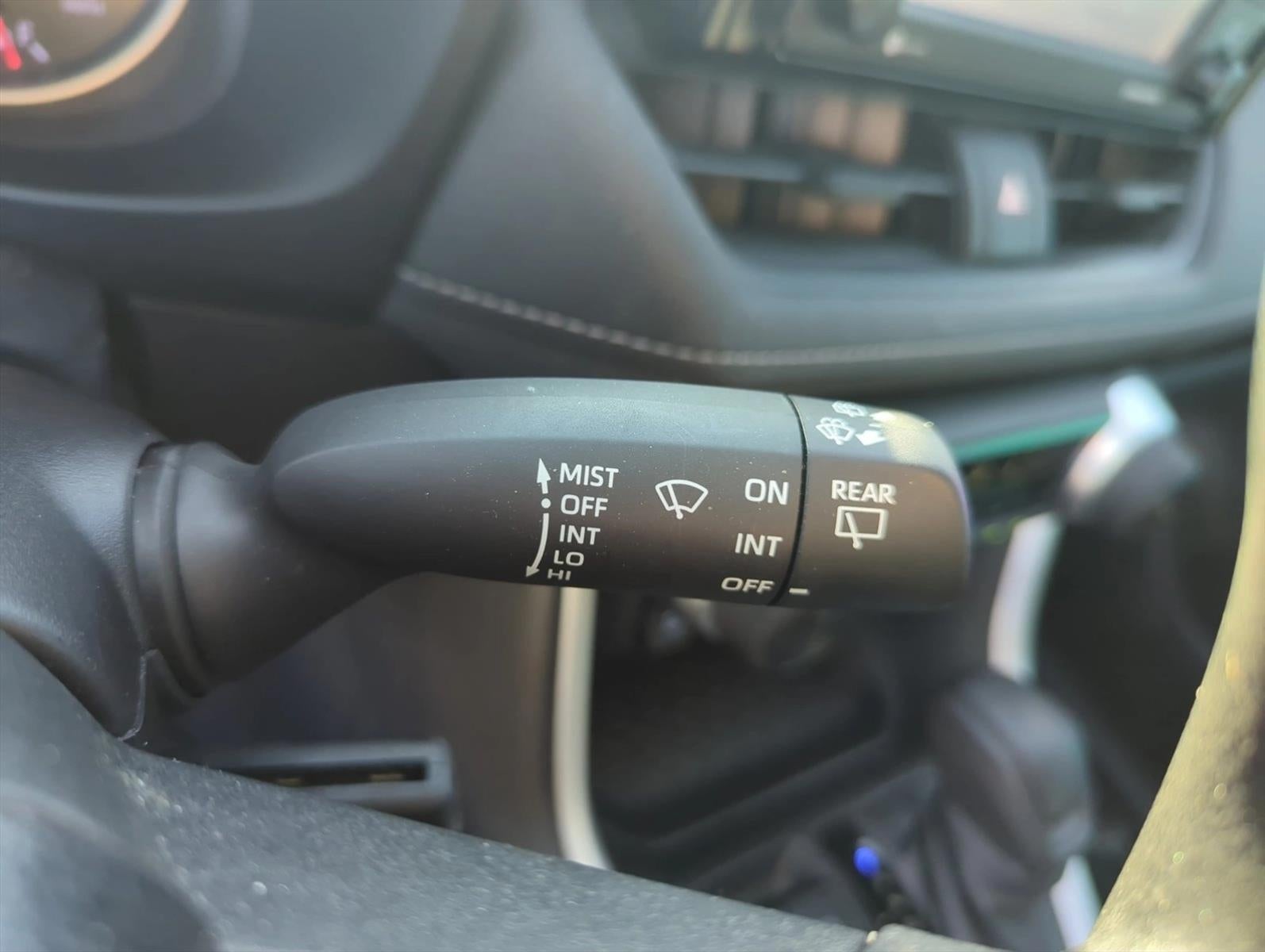 2021 Toyota RAV4 LE FWD (GS)