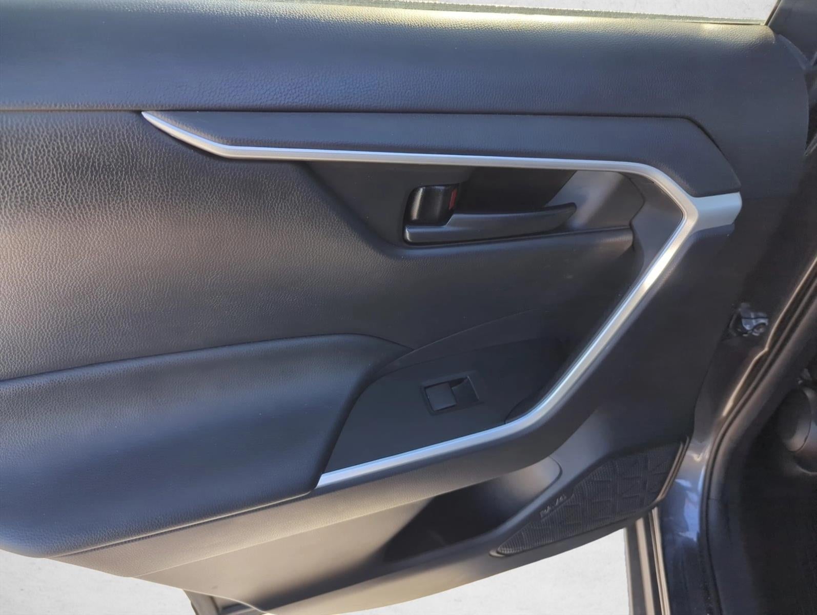 2021 Toyota RAV4 LE FWD (GS)