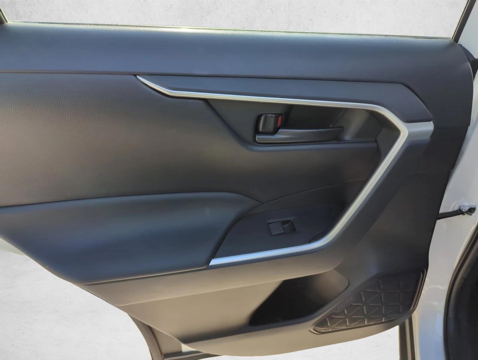 2023 Toyota RAV4 LE FWD (GS)