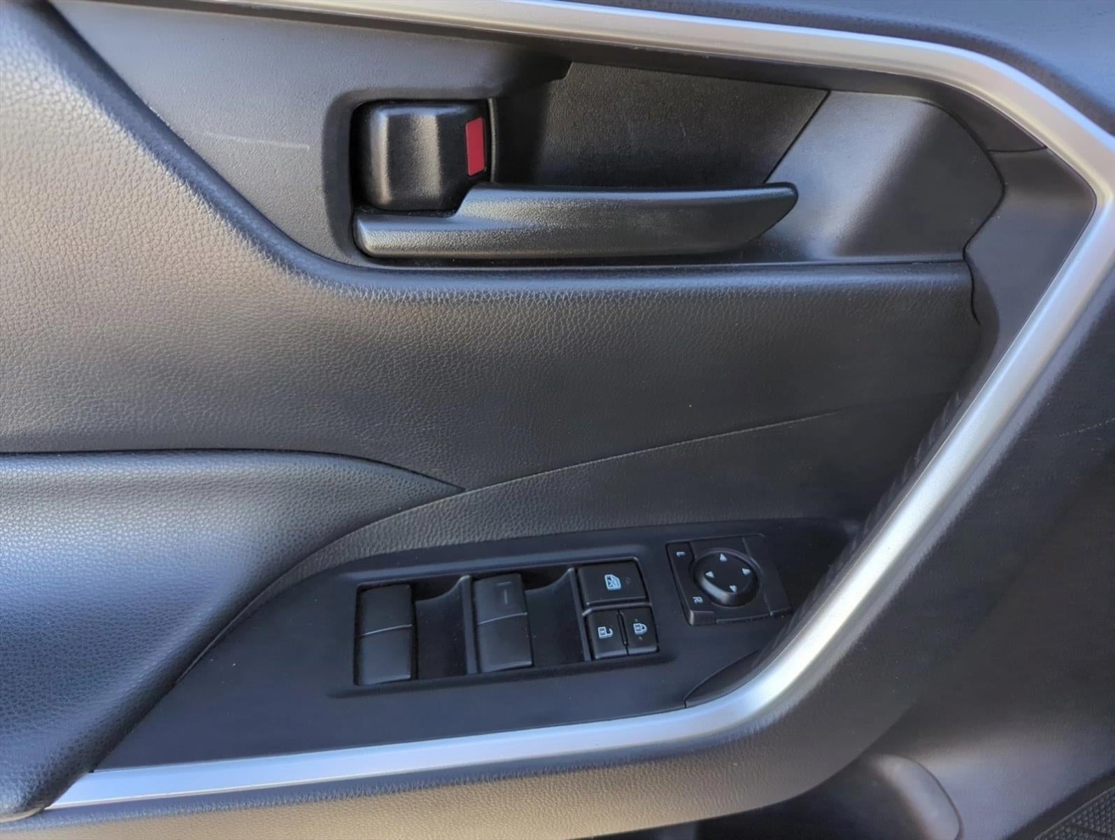 2021 Toyota RAV4 LE FWD (GS)