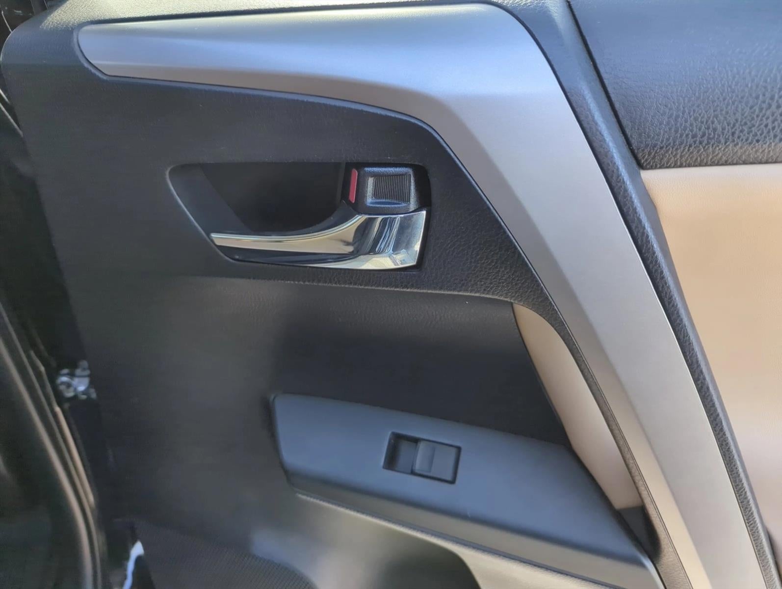 2017 Toyota RAV4 XLE AWD (Natl)