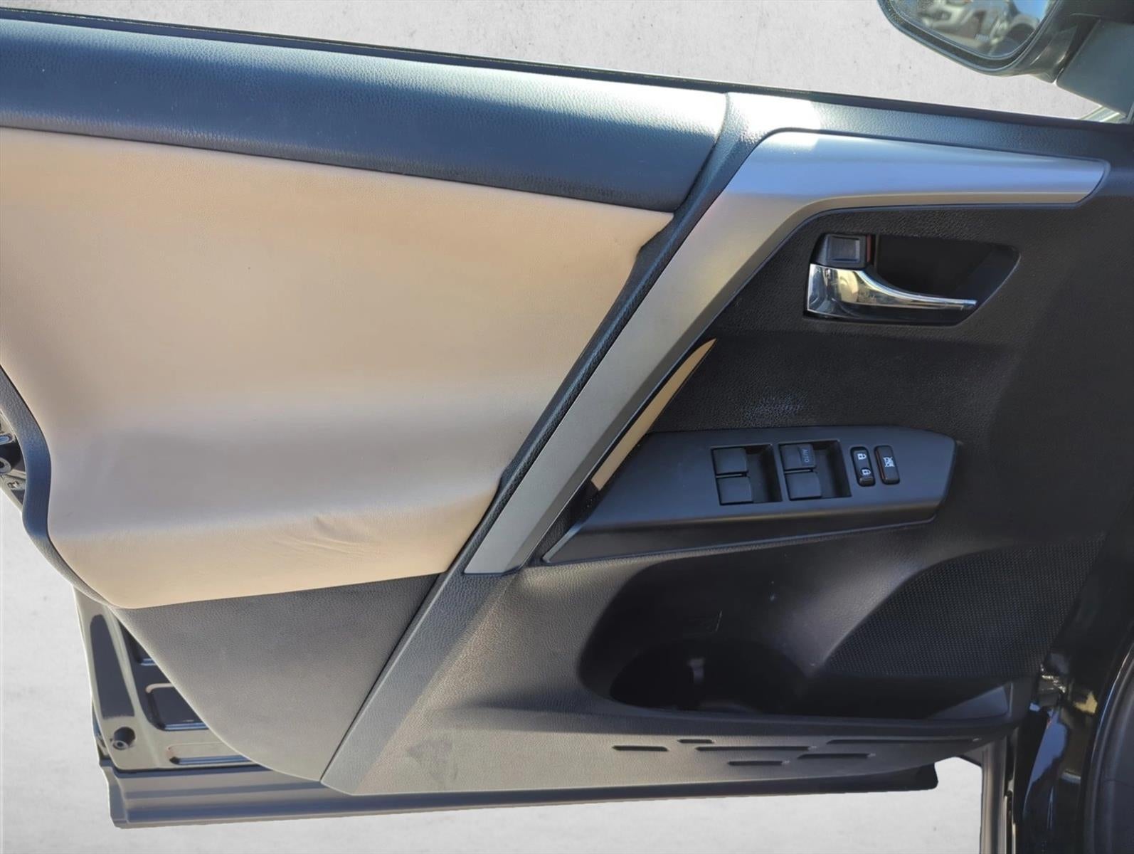 2017 Toyota RAV4 XLE AWD (Natl)