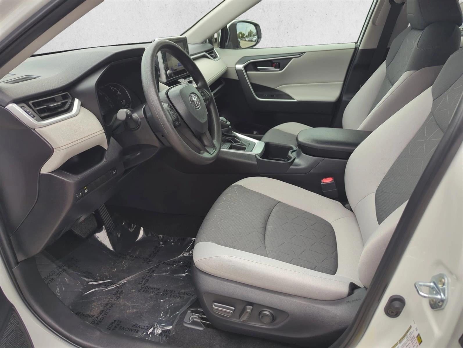 2025 Toyota RAV4 XLE FWD (GS)