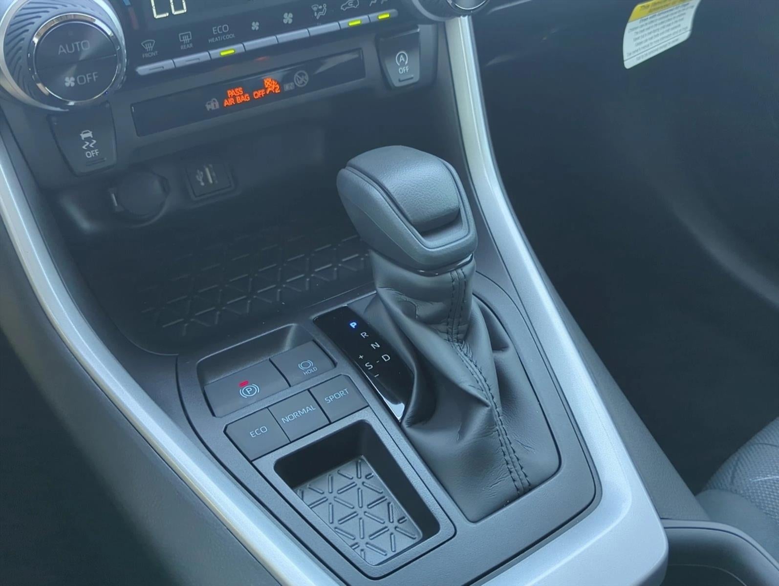 2025 Toyota RAV4 XLE FWD (GS)