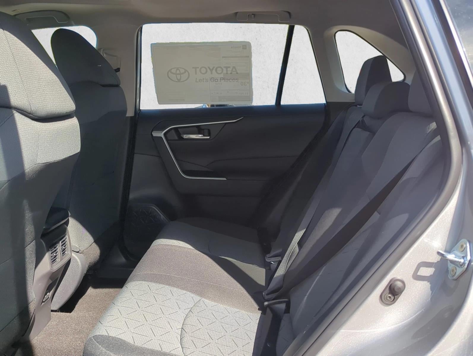 2025 Toyota RAV4 XLE FWD (GS)
