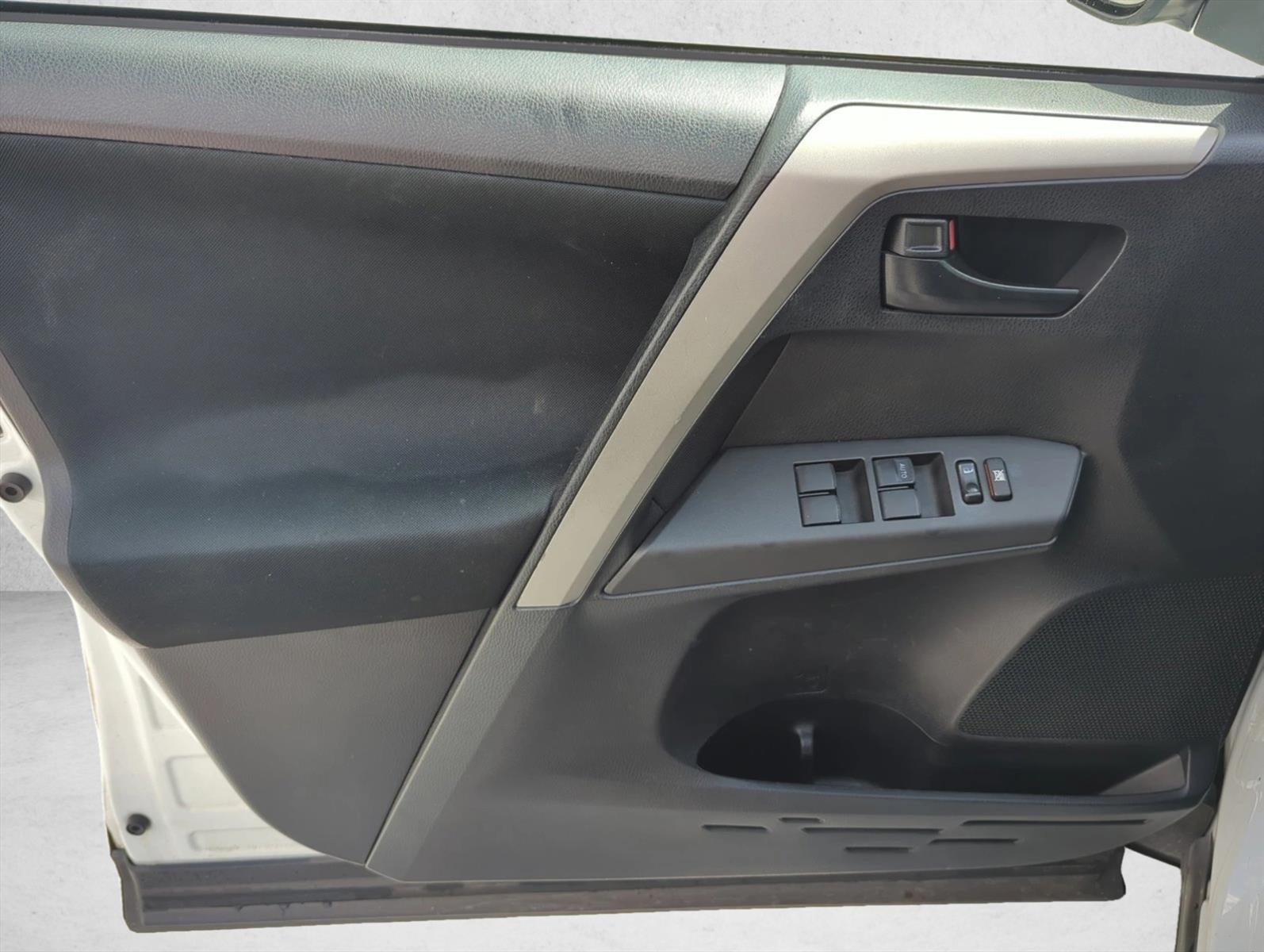 2017 Toyota RAV4 LE FWD (GS)