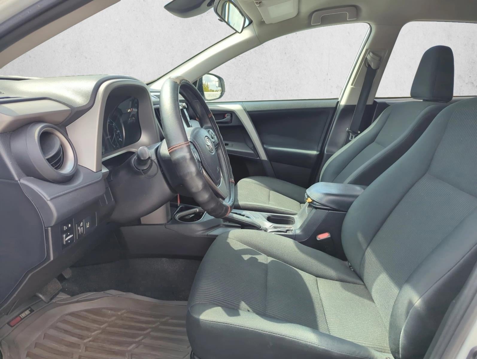 2017 Toyota RAV4 LE FWD (GS)