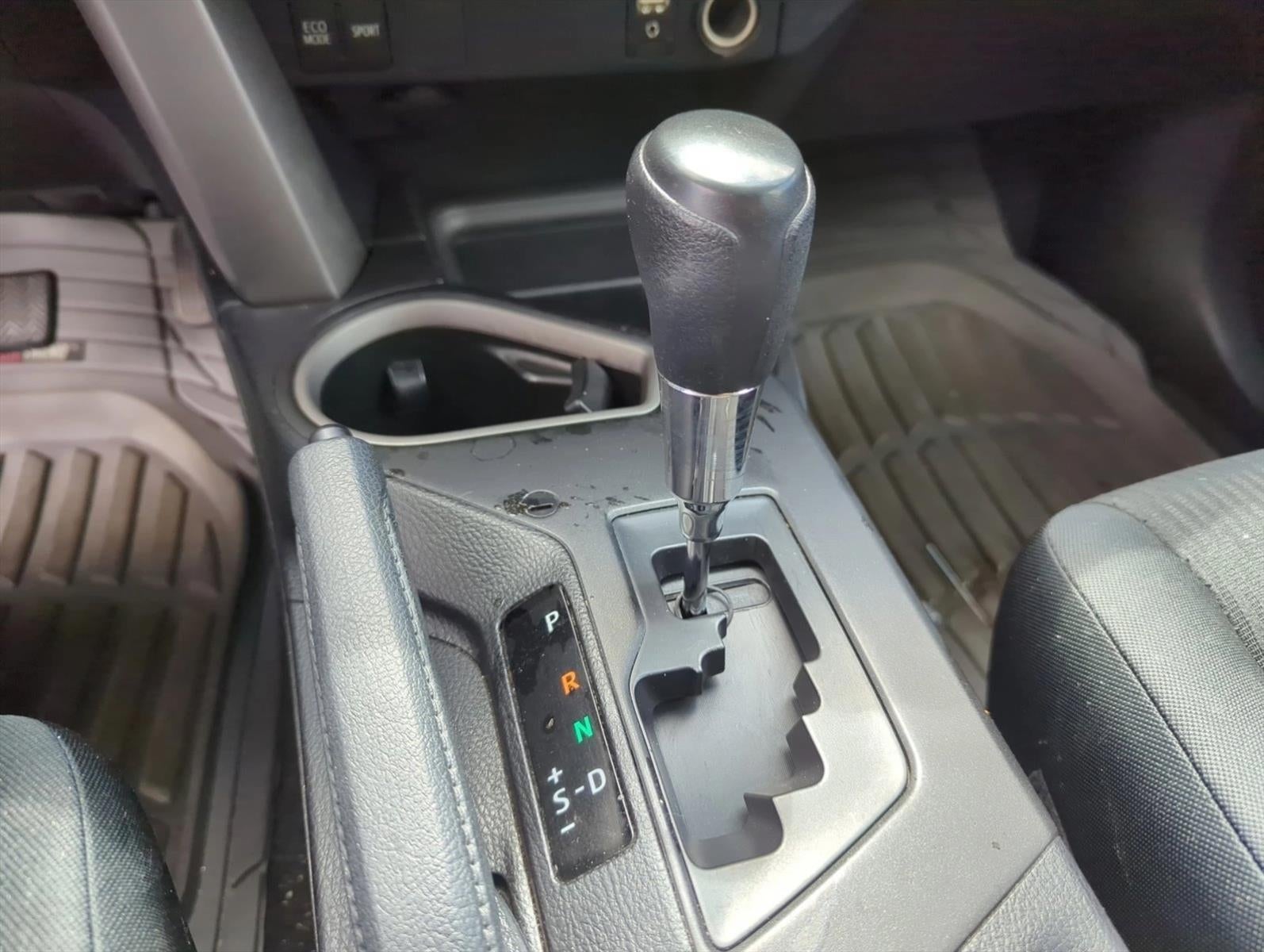 2017 Toyota RAV4 LE FWD (GS)