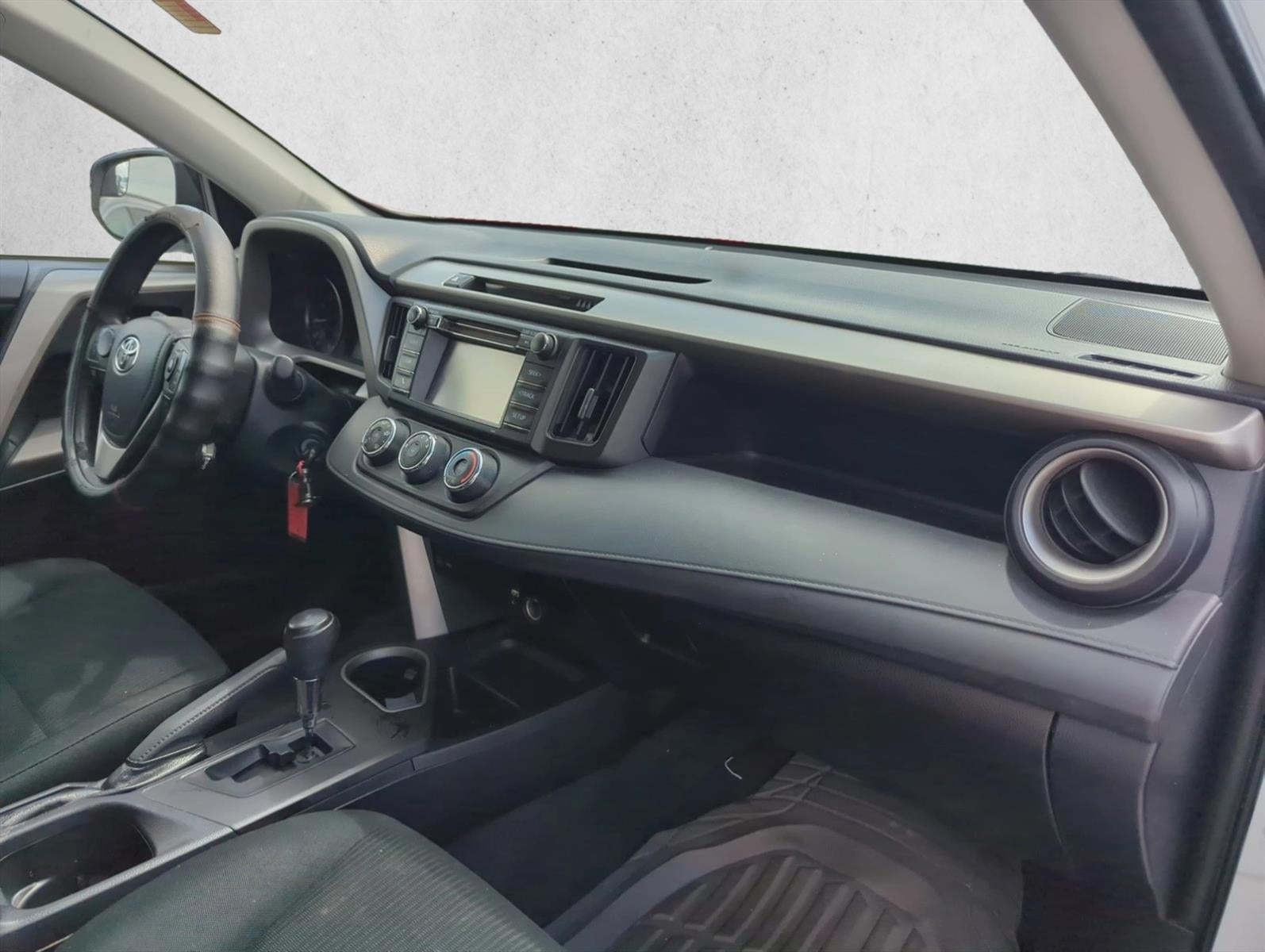 2017 Toyota RAV4 LE FWD (GS)