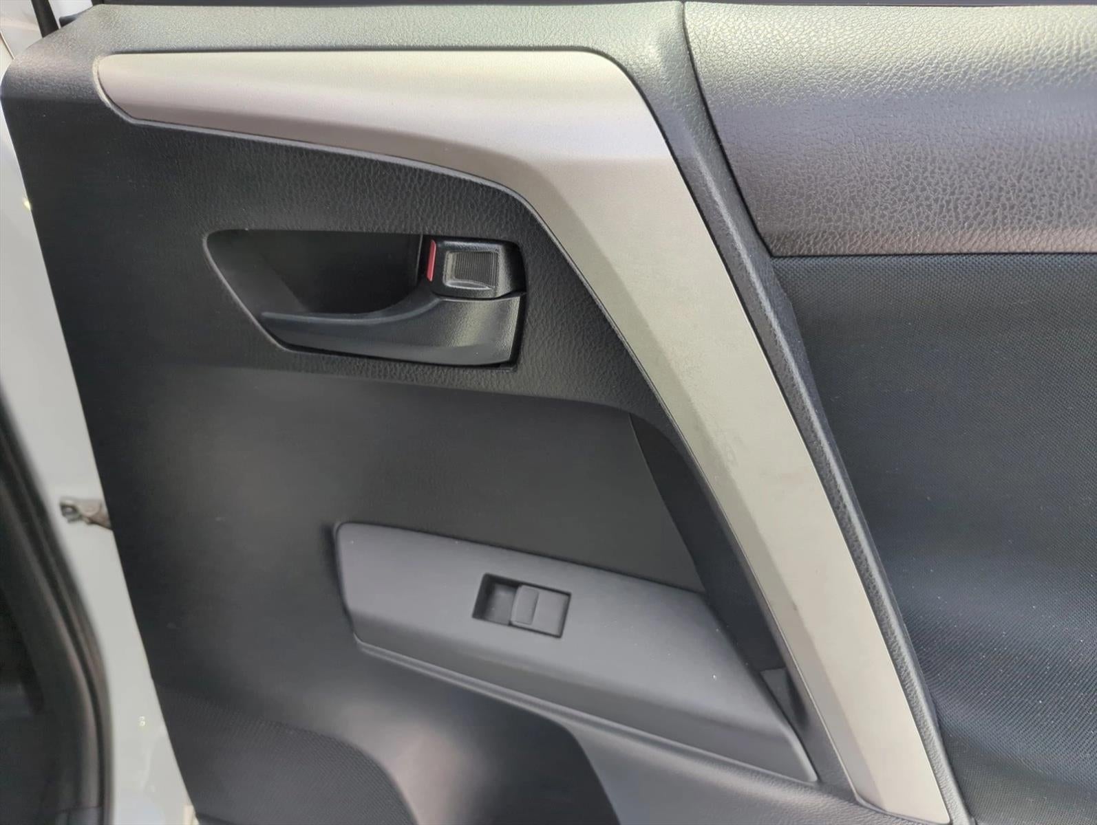 2017 Toyota RAV4 LE FWD (GS)