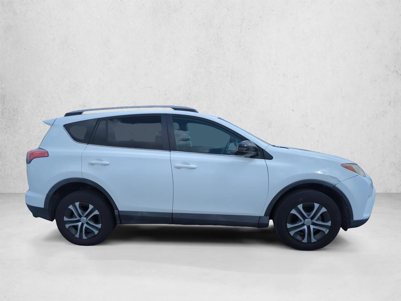 2017 Toyota RAV4 LE FWD (GS)