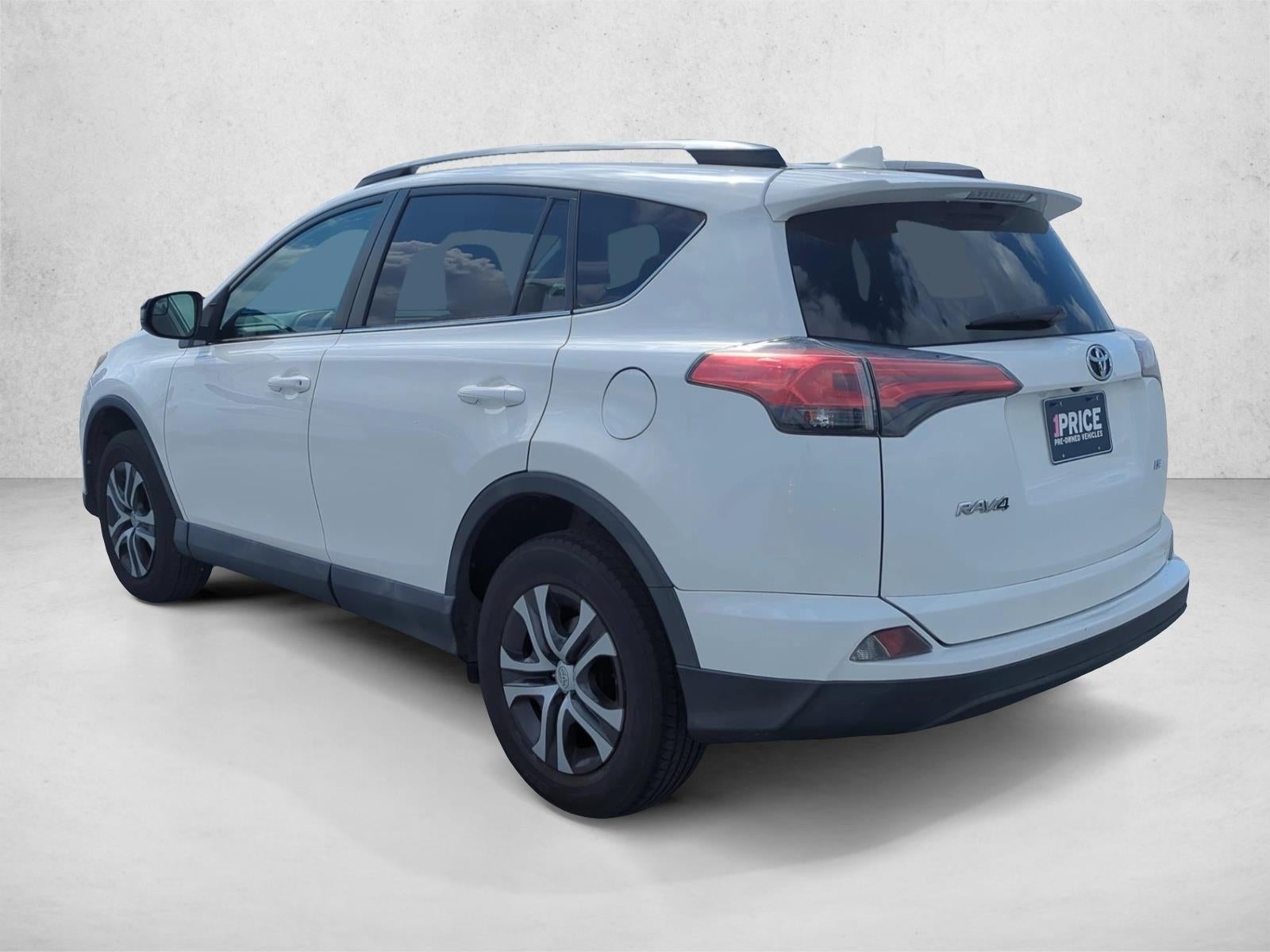 2017 Toyota RAV4 LE FWD (GS)