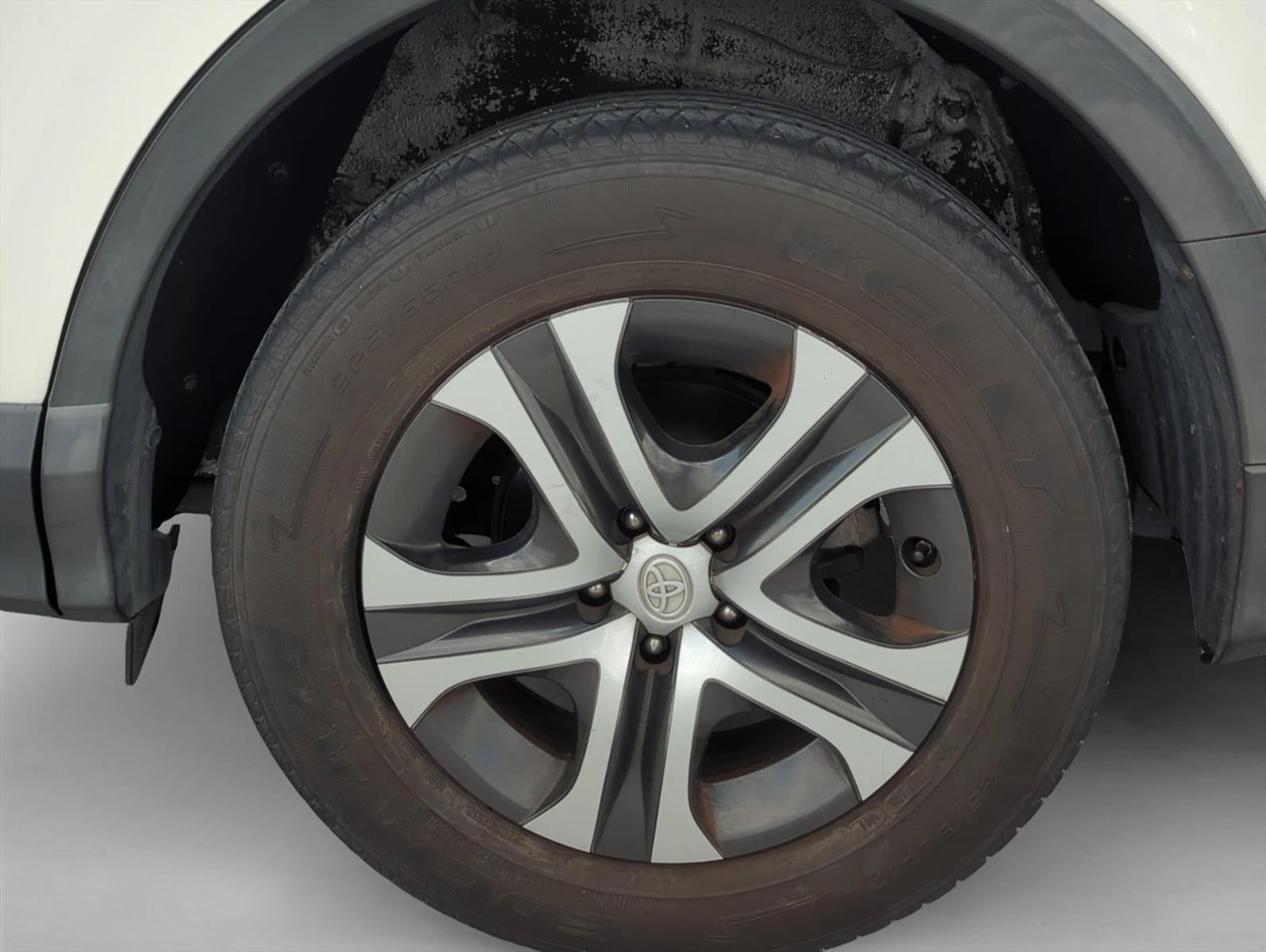 2017 Toyota RAV4 LE FWD (GS)