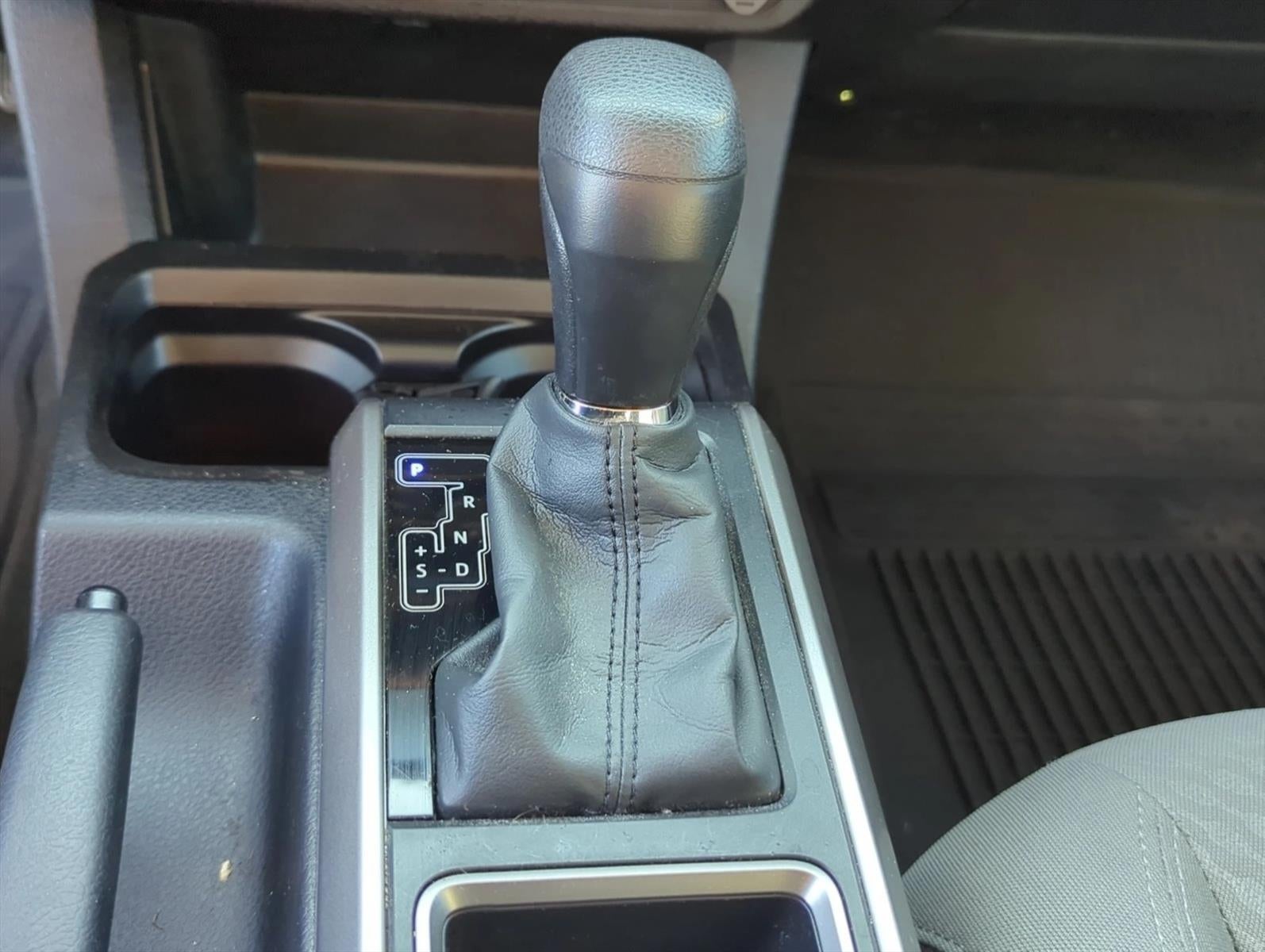 2022 Toyota Tacoma 2WD 2WD SR5 Double Cab 5' Bed V6 AT (GS)