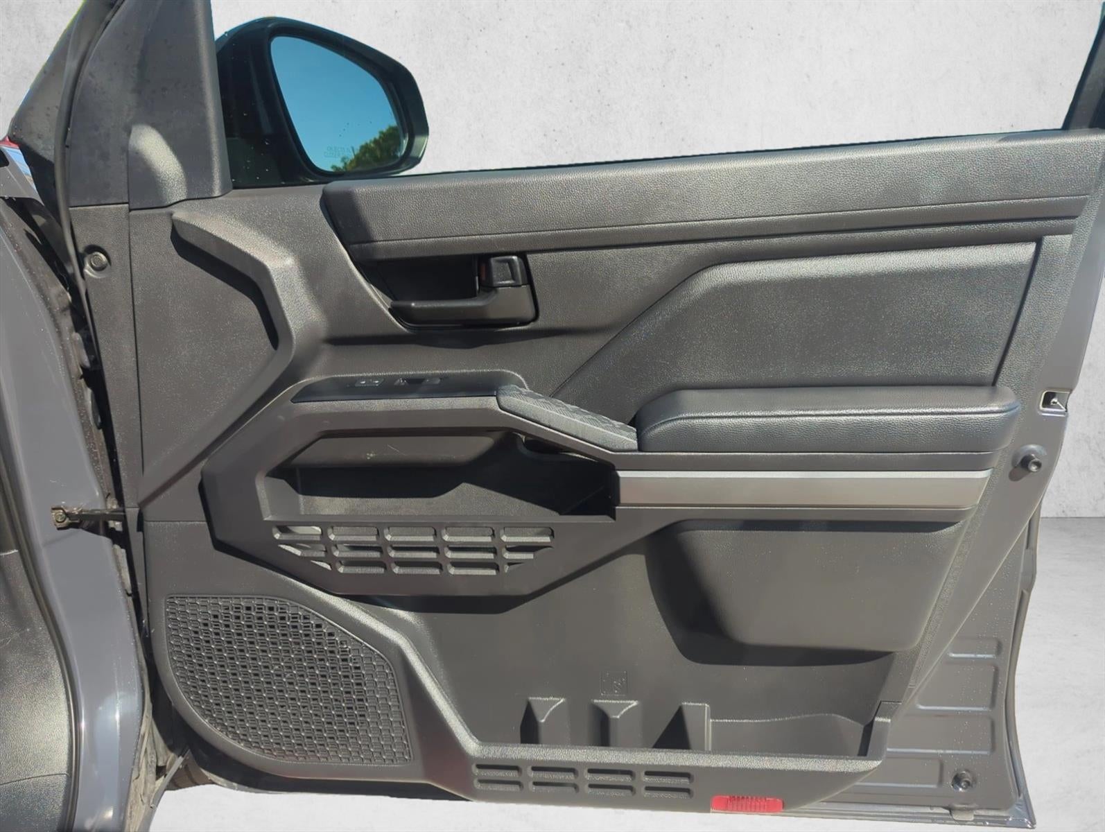 2025 Toyota Tacoma 2WD 2WD SR5 Double Cab 5' Bed AT (SE)