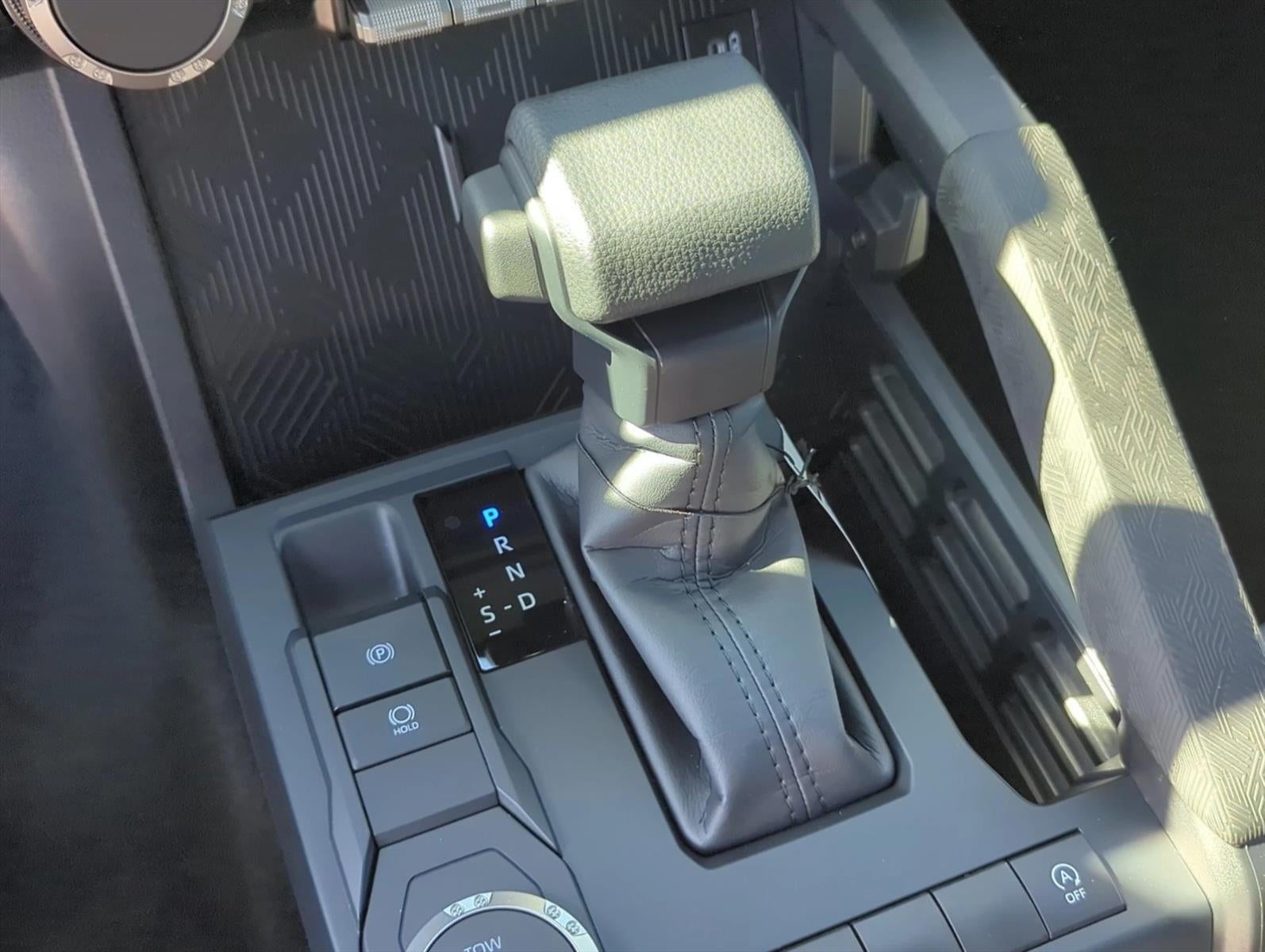 2026 Toyota Tacoma 2WD 2WD SR5 Double Cab 5' Bed AT (SE)