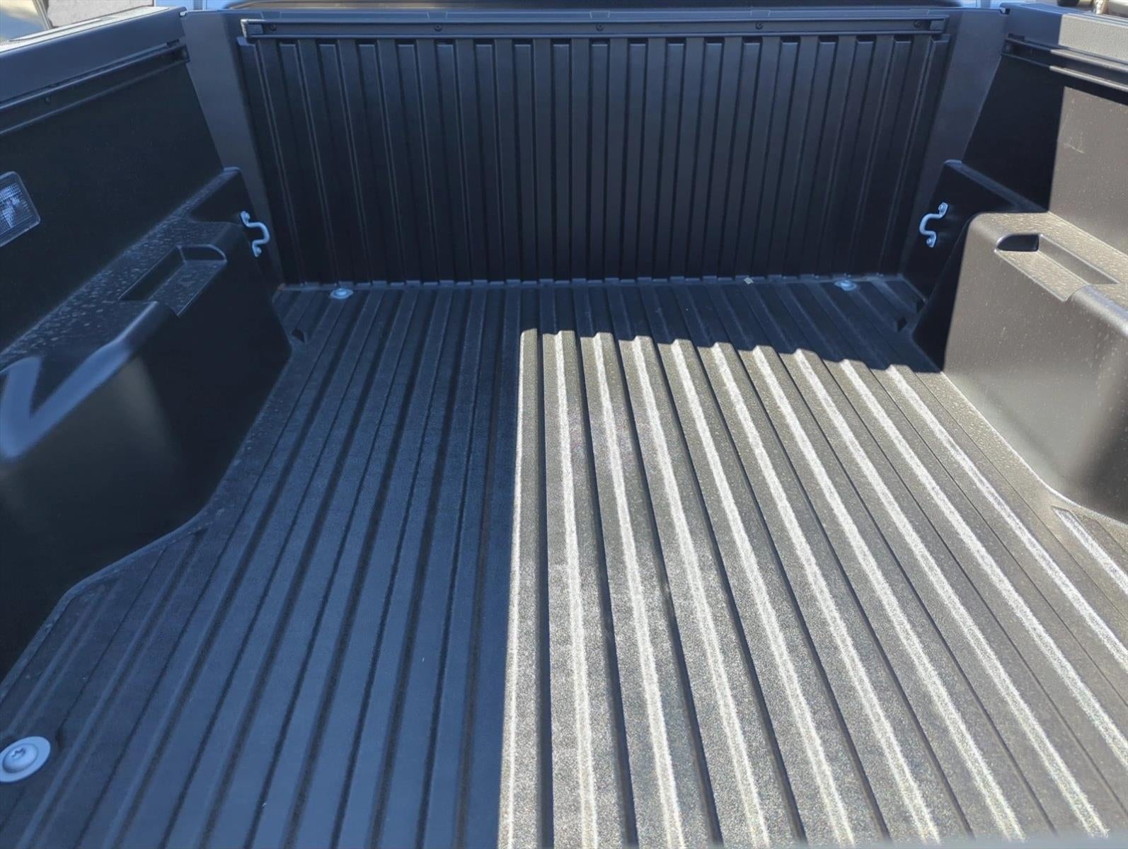 2026 Toyota Tacoma 2WD 2WD SR5 Double Cab 5' Bed AT (SE)