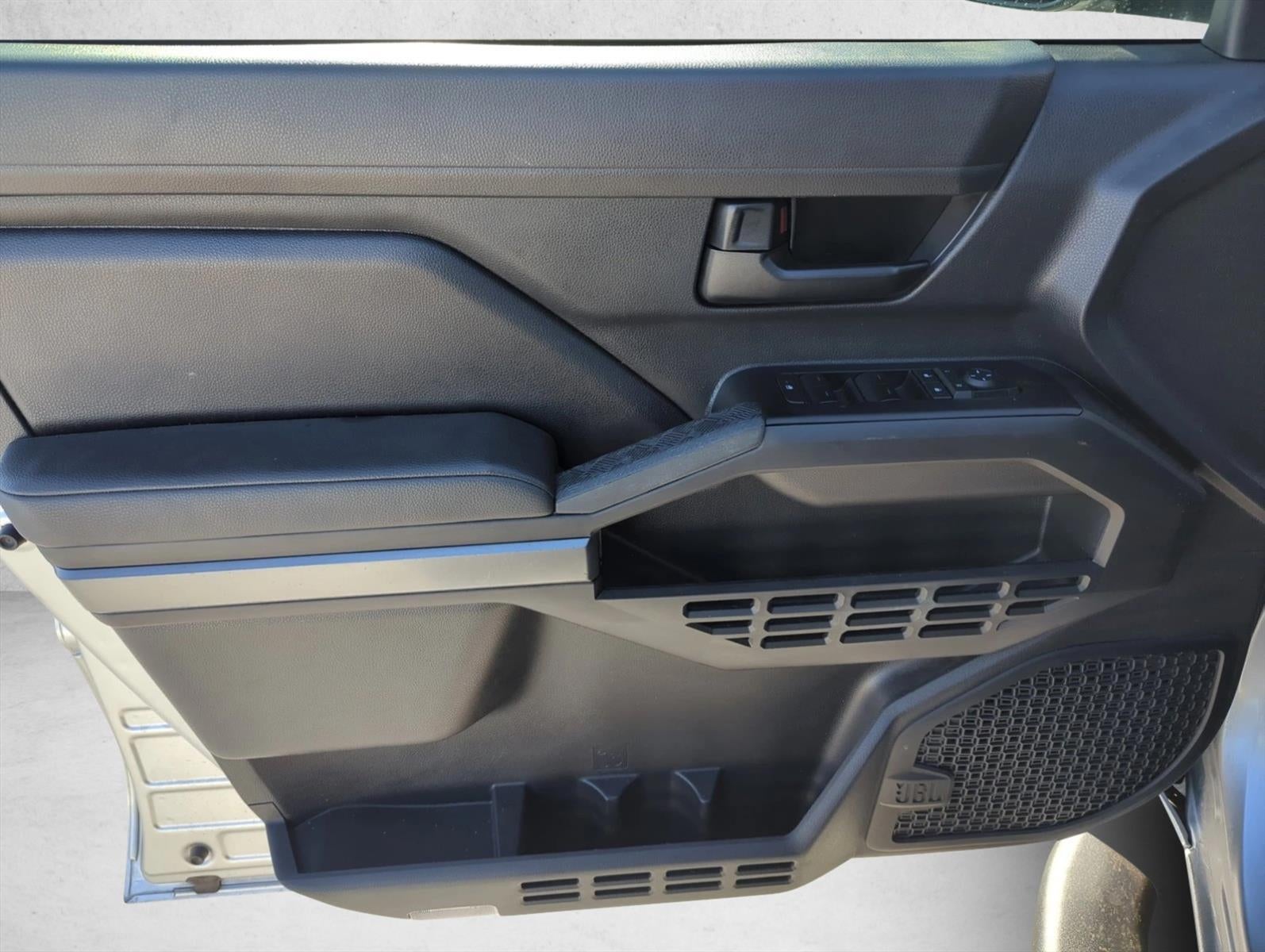 2024 Toyota Tacoma 2WD 2WD SR5 Double Cab 5' Bed AT (SE)