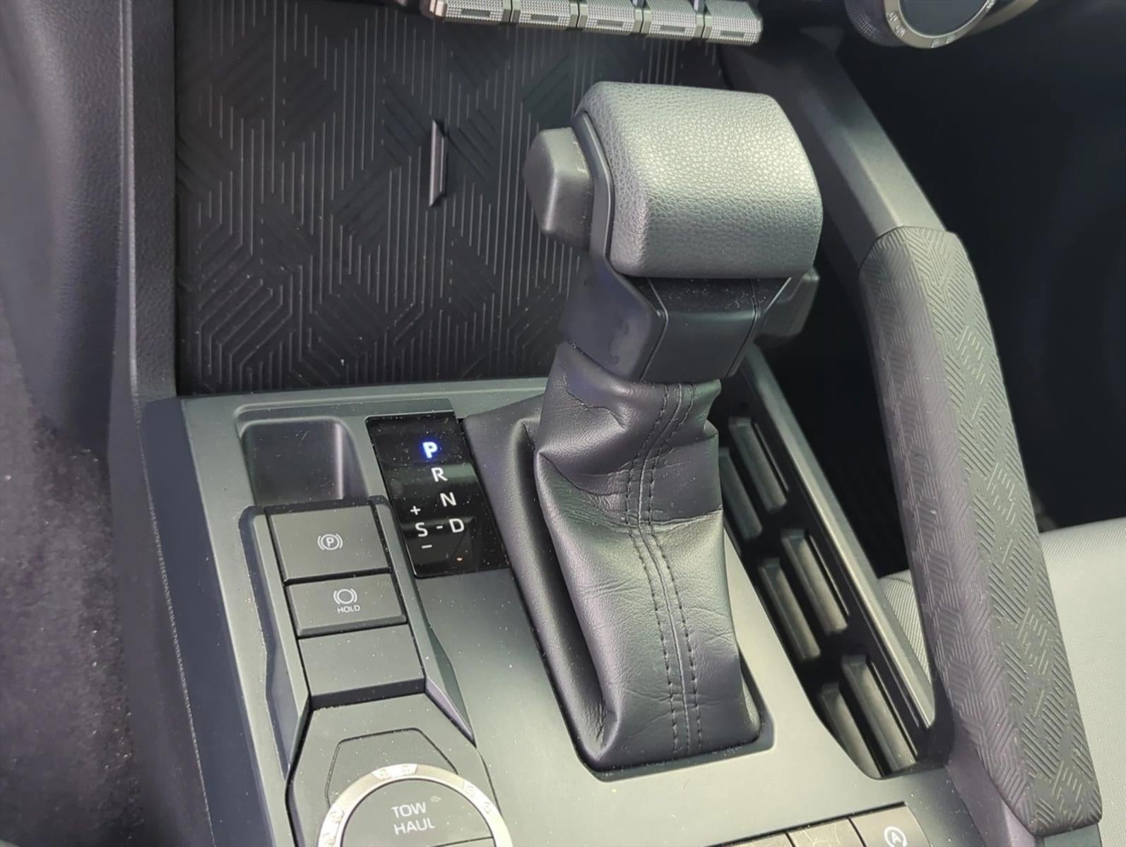 2025 Toyota Tacoma 2WD 2WD SR5 Double Cab 5' Bed AT (Natl)